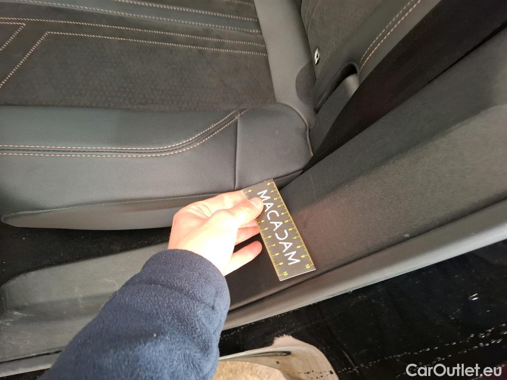  Peugeot  3008 PEUGEOT  / 2020 / 5P / SUV PureTech 130 S&S EAT8 GT #49