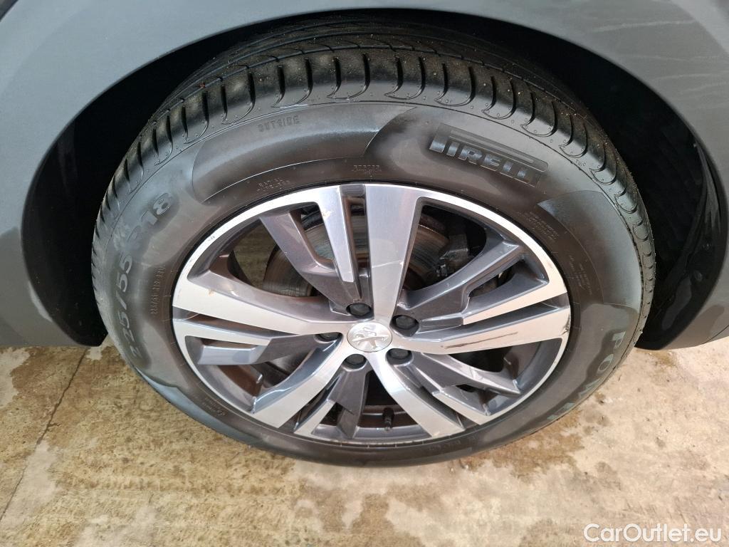  Peugeot  3008 PEUGEOT  / 2020 / 5P / SUV PureTech 130 S&S EAT8 GT #25