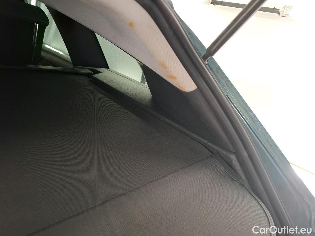  Peugeot  308 PEUGEOT  SW / 2021 / 5P / Break PureTech 130 S&S EAT 8 ALLURE #14