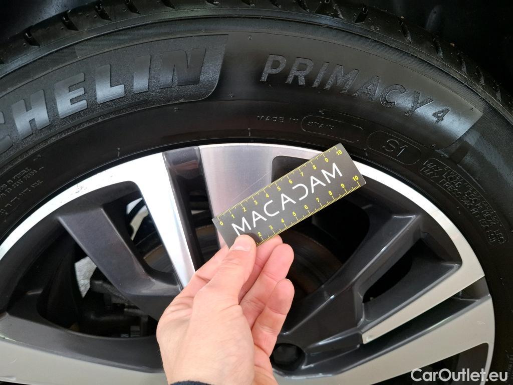  Peugeot  3008 PEUGEOT  / 2020 / 5P / SUV PureTech 130 S&S EAT8 GT #65