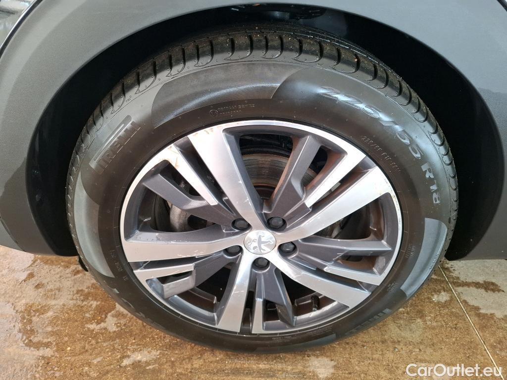  Peugeot  3008 PEUGEOT  / 2020 / 5P / SUV PureTech 130 S&S EAT8 GT #18