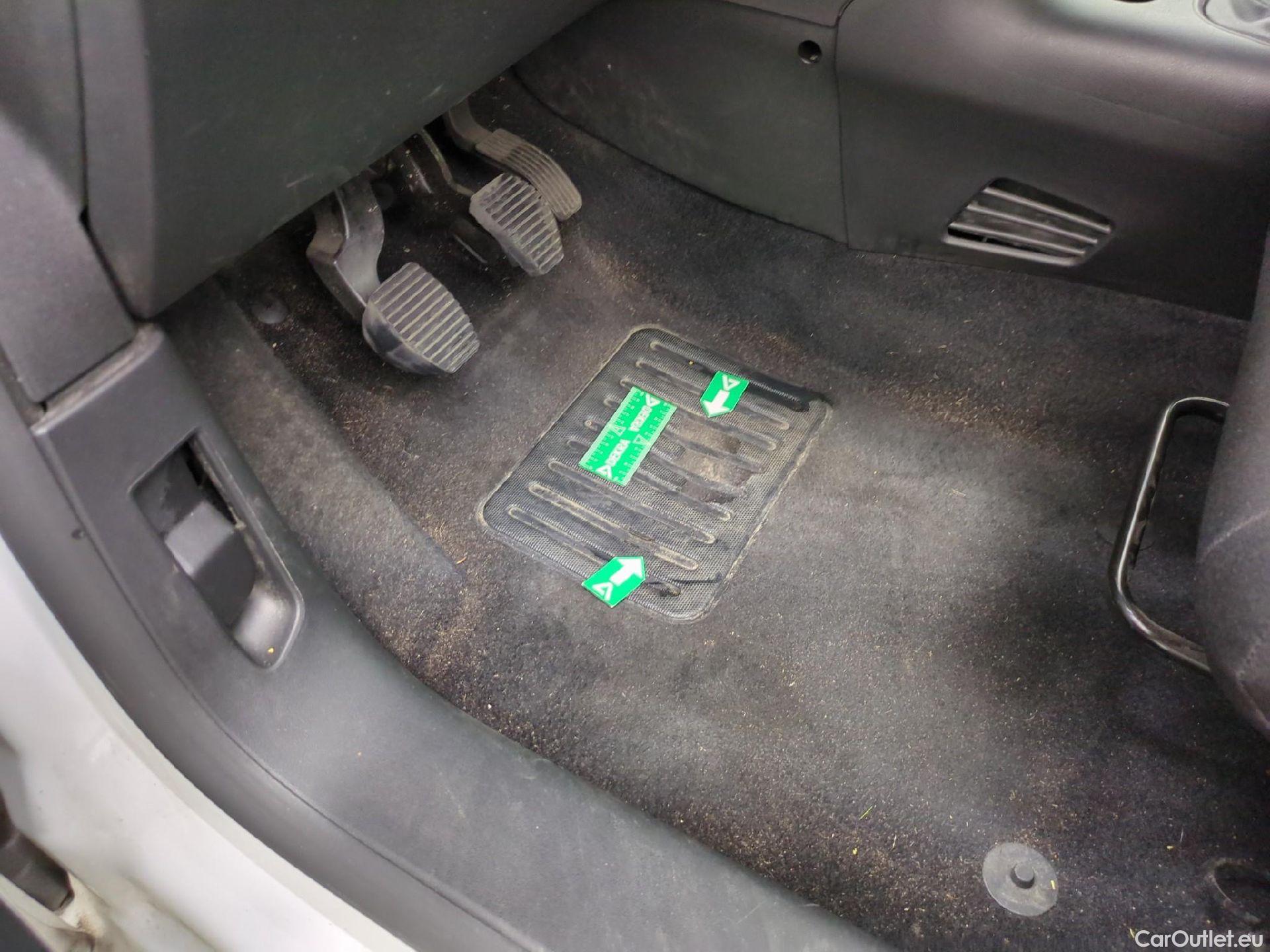  Citroen  C3  Société Feel 1.2 PureTech 80CV BVM5 E6d #4