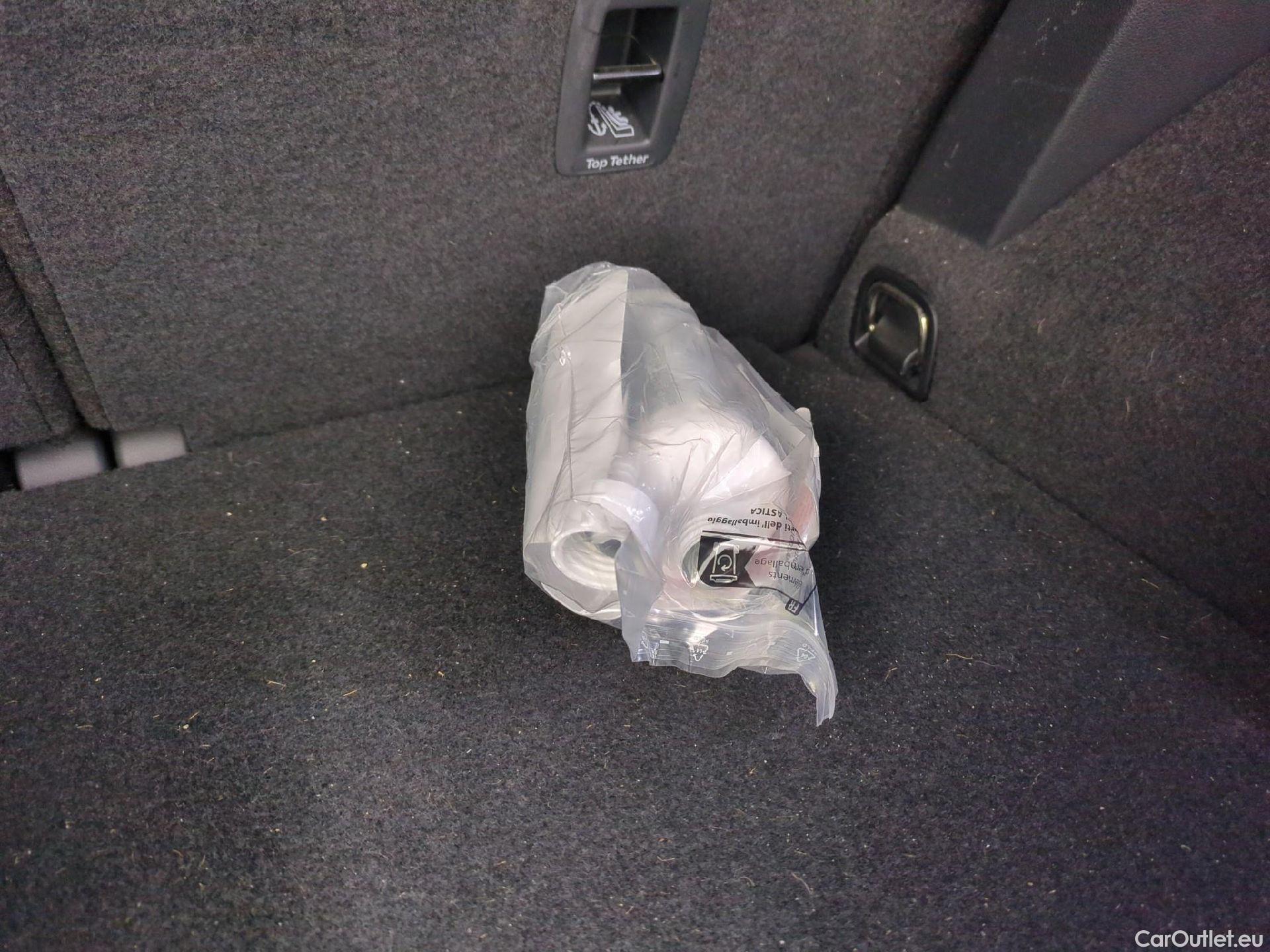  Volkswagen  Tiguan VOLKSWAGEN  / 2020 / 5P / SUV 1.4 eHybrid 245 DSG6 Life Business #4