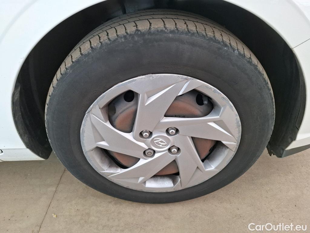  Hyundai  i20  Initia 1.2 85CV BVM5 E6d #19
