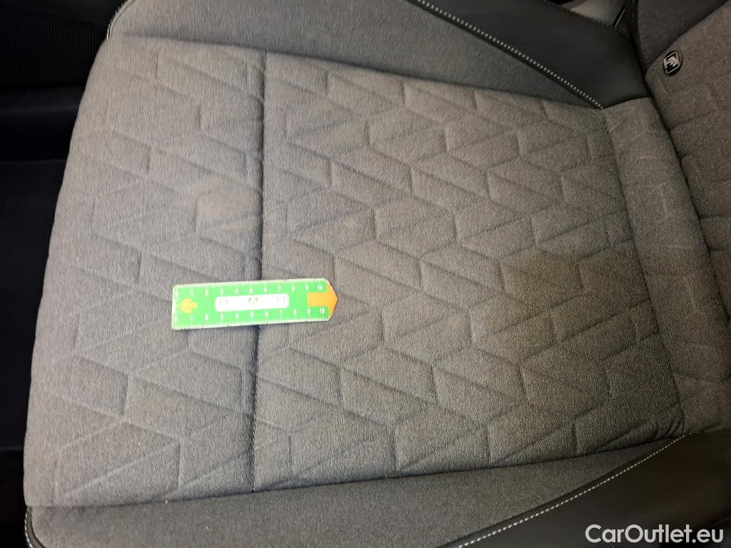  Volkswagen  Tiguan VOLKSWAGEN  / 2023 / 5P / SUV 2.0 TDI 150 DSG7 LIFE PLUS #9