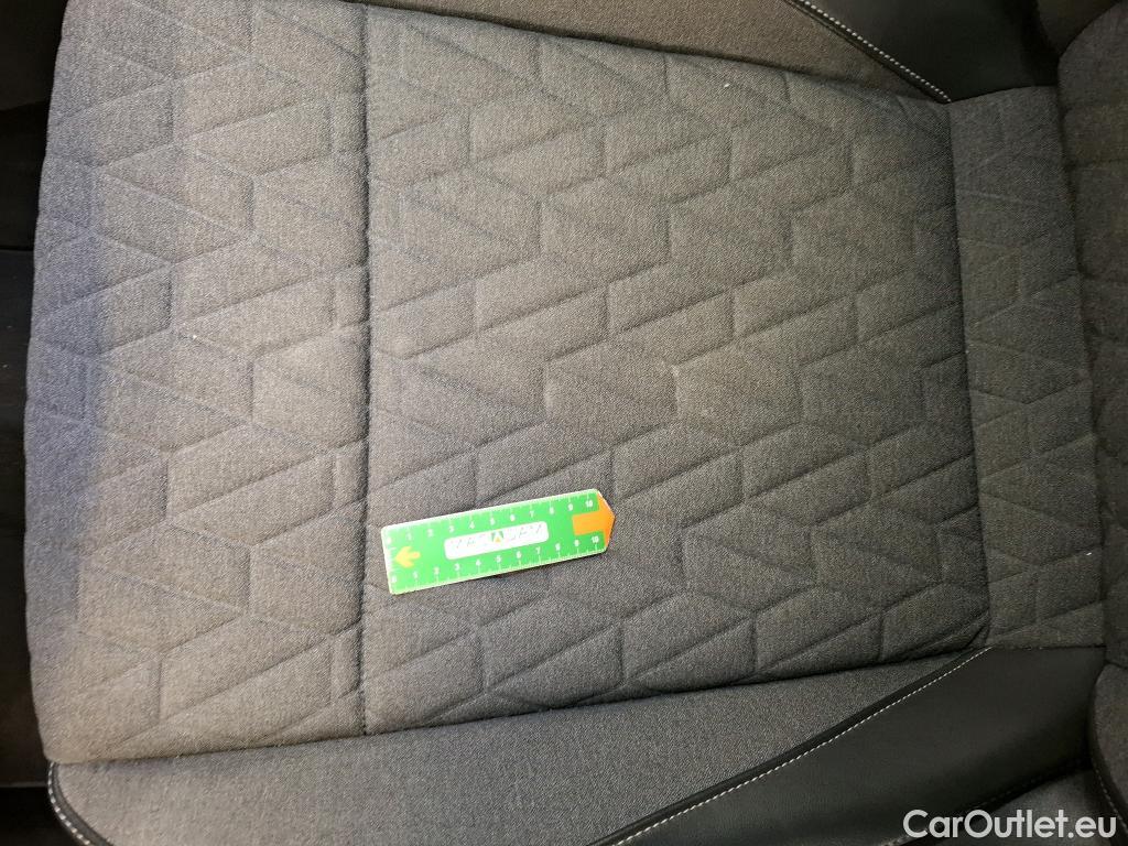  Volkswagen  Tiguan VOLKSWAGEN  / 2023 / 5P / SUV 2.0 TDI 150 DSG7 LIFE PLUS #8