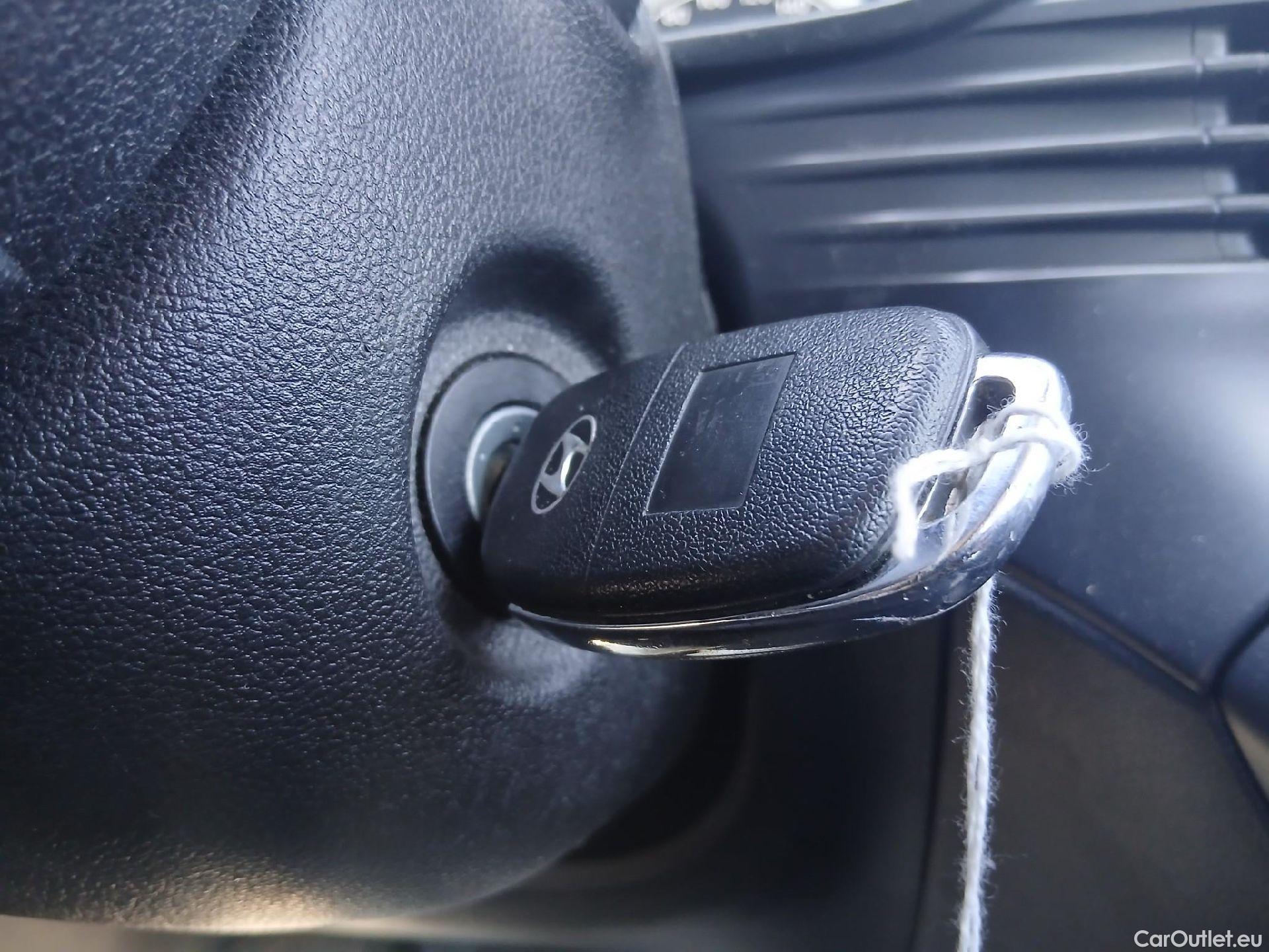  Hyundai  i20 HYUNDAI  / 2020 / 5P / berlina con portón 1.0 TGDI 74kW (100CV) 48V Essence #1