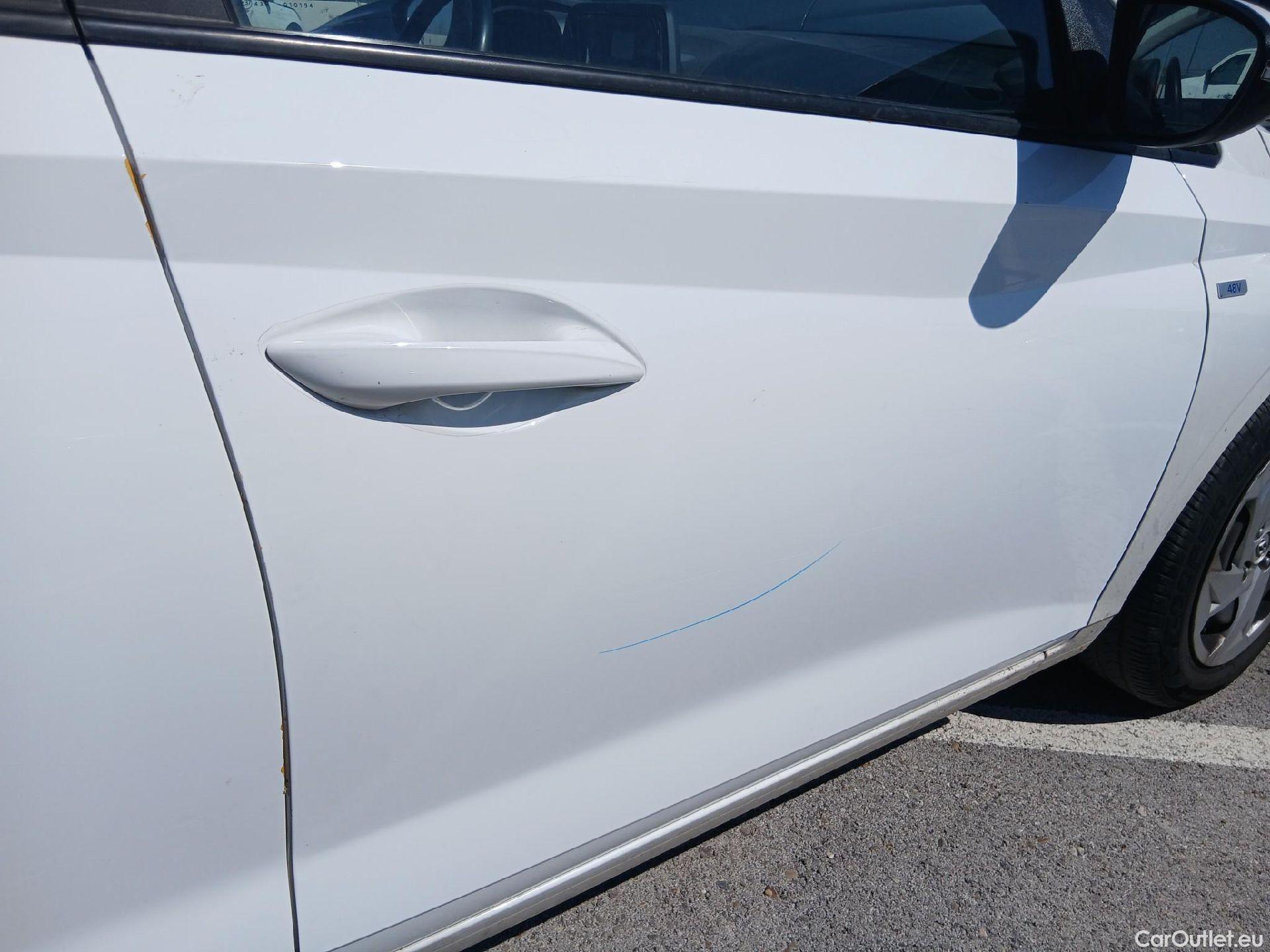  Hyundai  i20 HYUNDAI  / 2020 / 5P / berlina con portón 1.0 TGDI 74kW (100CV) 48V Essence #40