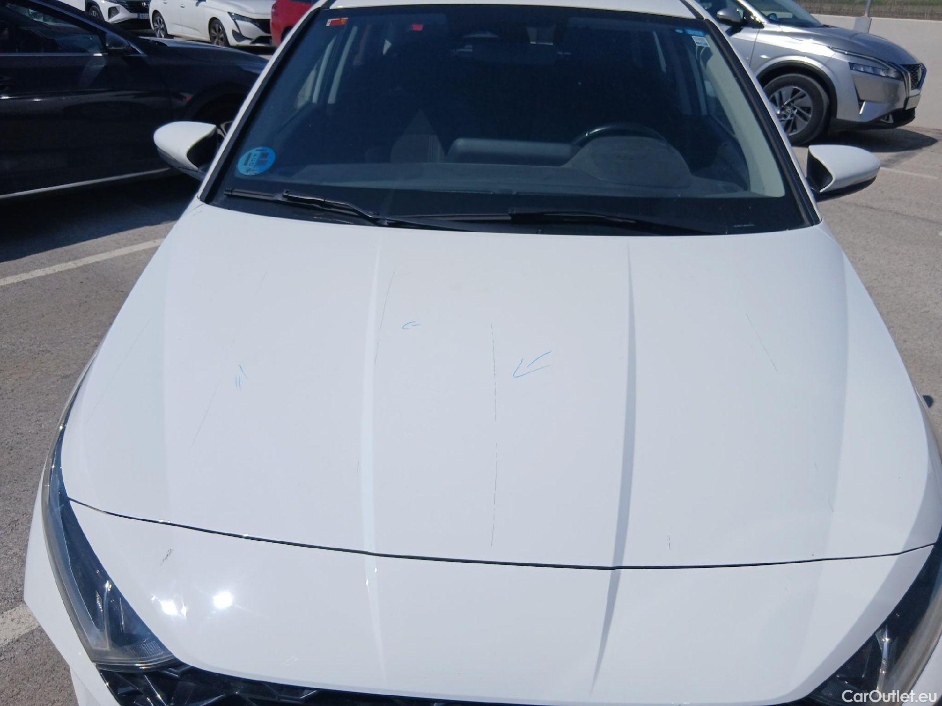  Hyundai  i20 HYUNDAI  / 2020 / 5P / berlina con portón 1.0 TGDI 74kW (100CV) 48V Essence #4