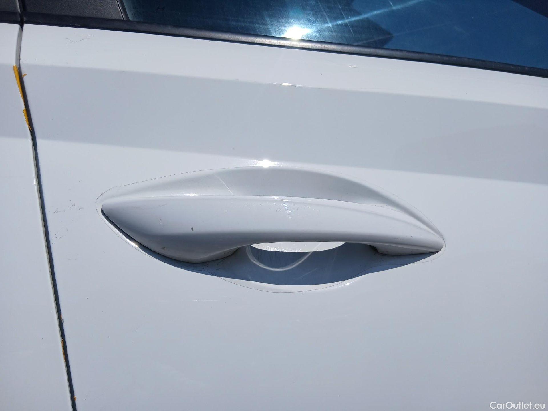  Hyundai  i20 HYUNDAI  / 2020 / 5P / berlina con portón 1.0 TGDI 74kW (100CV) 48V Essence #42