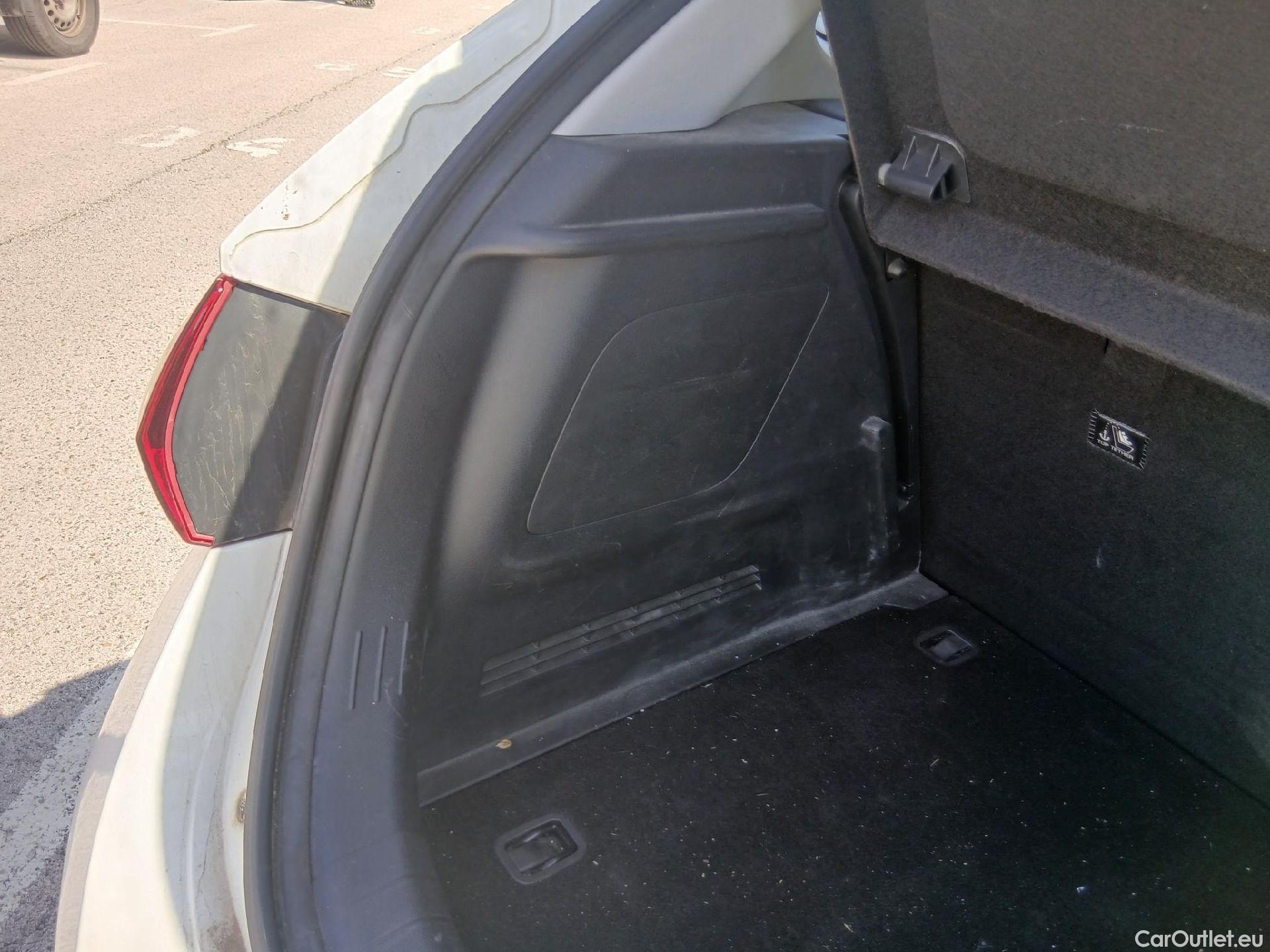  Hyundai  i20 HYUNDAI  / 2020 / 5P / berlina con portón 1.0 TGDI 74kW (100CV) 48V Essence #35