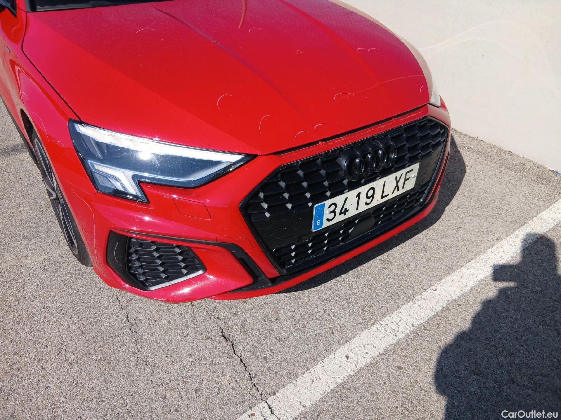  Audi  A3 AUDI  / 2020 / 5P / berlina con portón Sportback Black line 35 TDI 110kW S tron #3