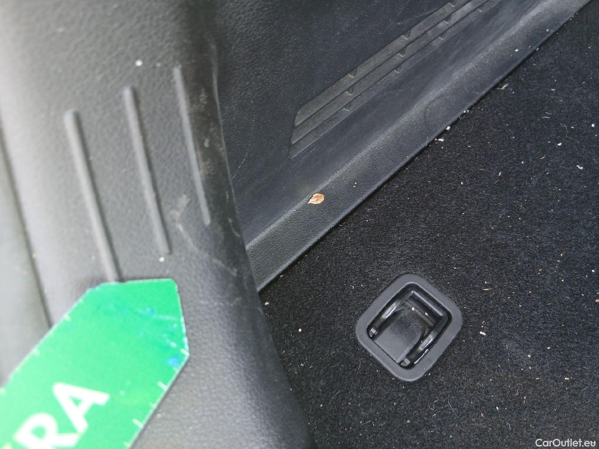  Hyundai  i20 HYUNDAI  / 2020 / 5P / berlina con portón 1.0 TGDI 74kW (100CV) 48V Essence #36