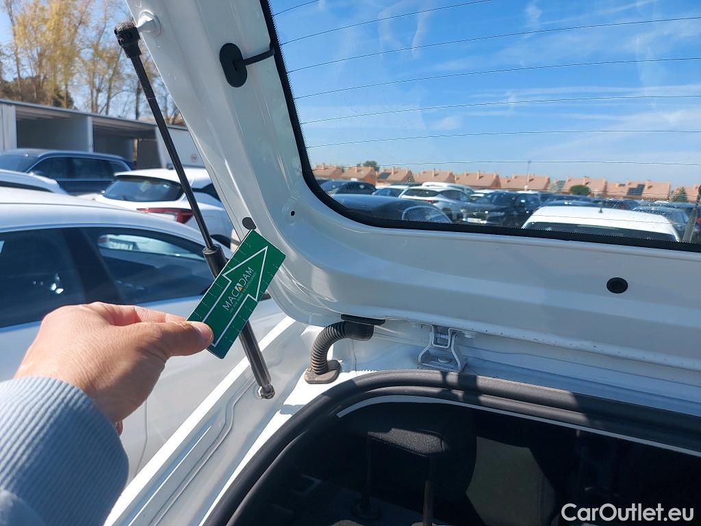  Peugeot  208 PEUGEOT  / 2019 / 5P / berlina con portón PureTech 55kW (75CV) Like #27