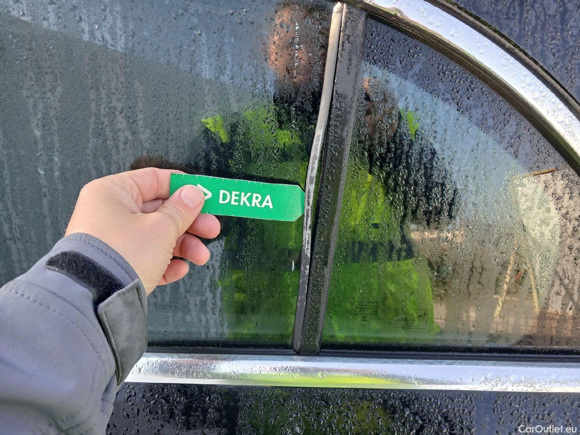  Mercedes  A-Klasse MERCEDES-BENZ Clase A / 2018 / 5P / berlina con portón A 180 d #32