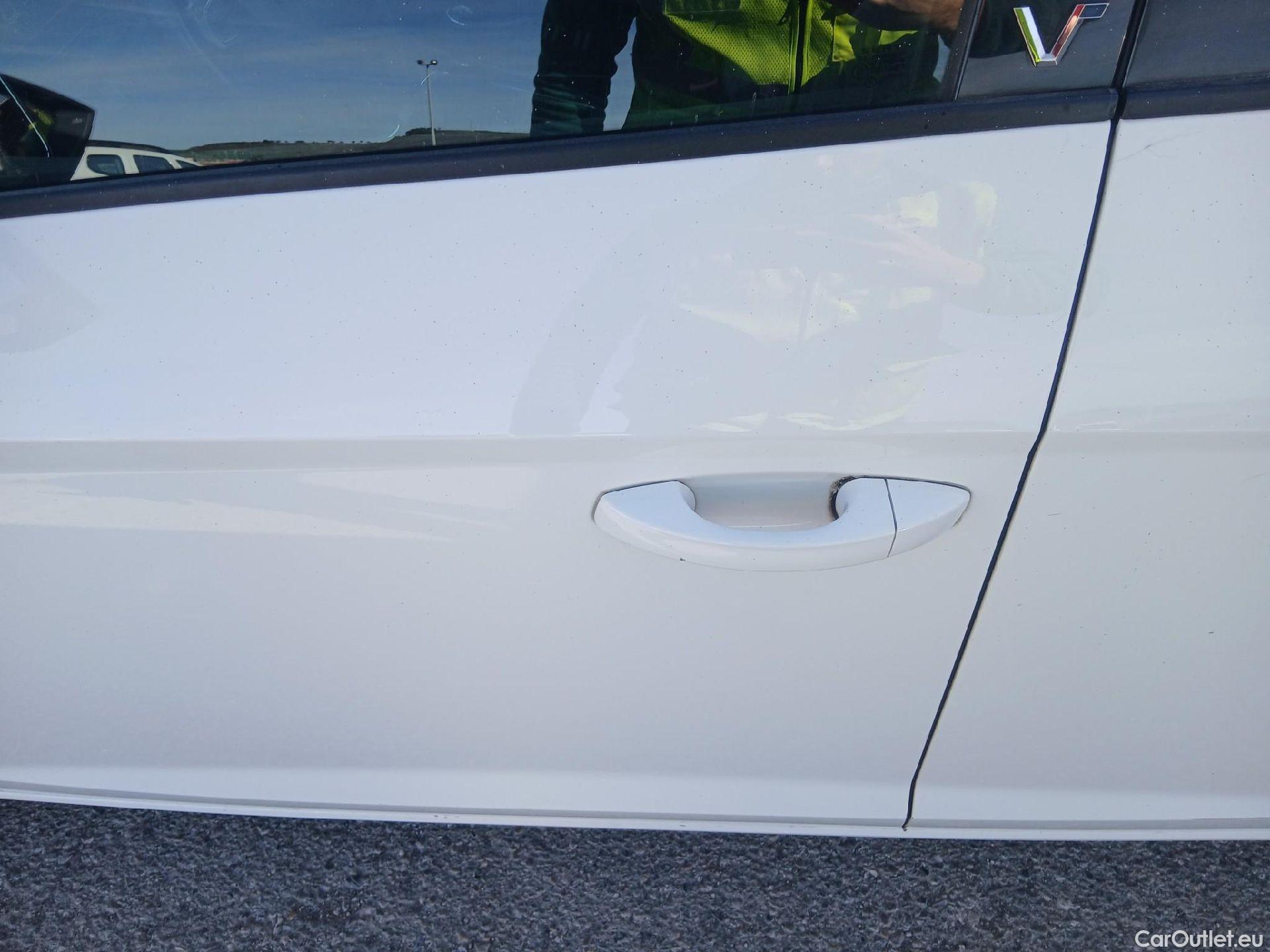  Seat  Leon SEAT León / 2016 / 5P / berlina con portón 1.5 TSI 95kW (130CV) St&Sp Style Visio Edition #3