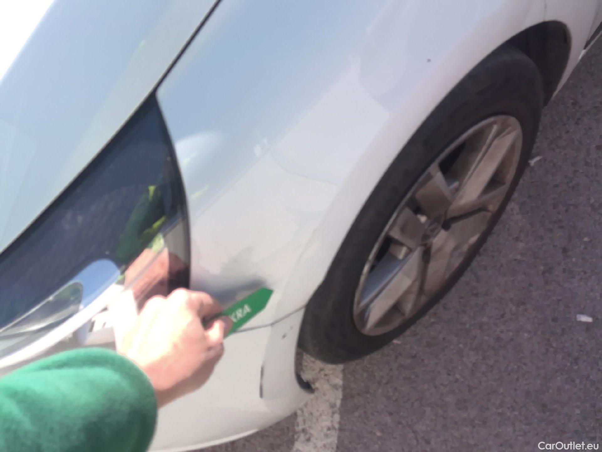  Renault  Clio RENAULT  / 2019 / 5P / berlina con portón Intens TCe 74 kW (100CV) GLP #4