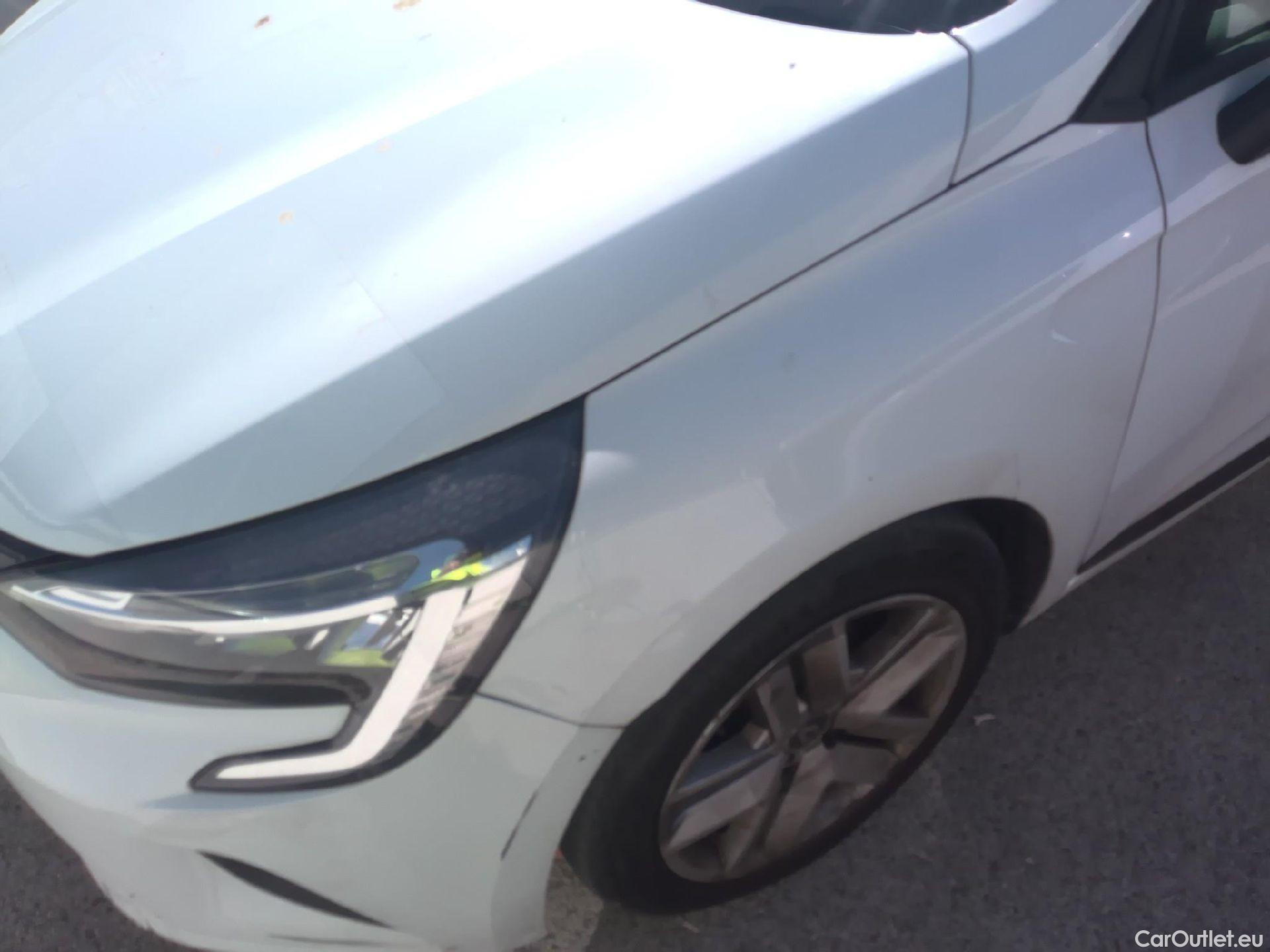  Renault  Clio RENAULT  / 2019 / 5P / berlina con portón Intens TCe 74 kW (100CV) GLP #3