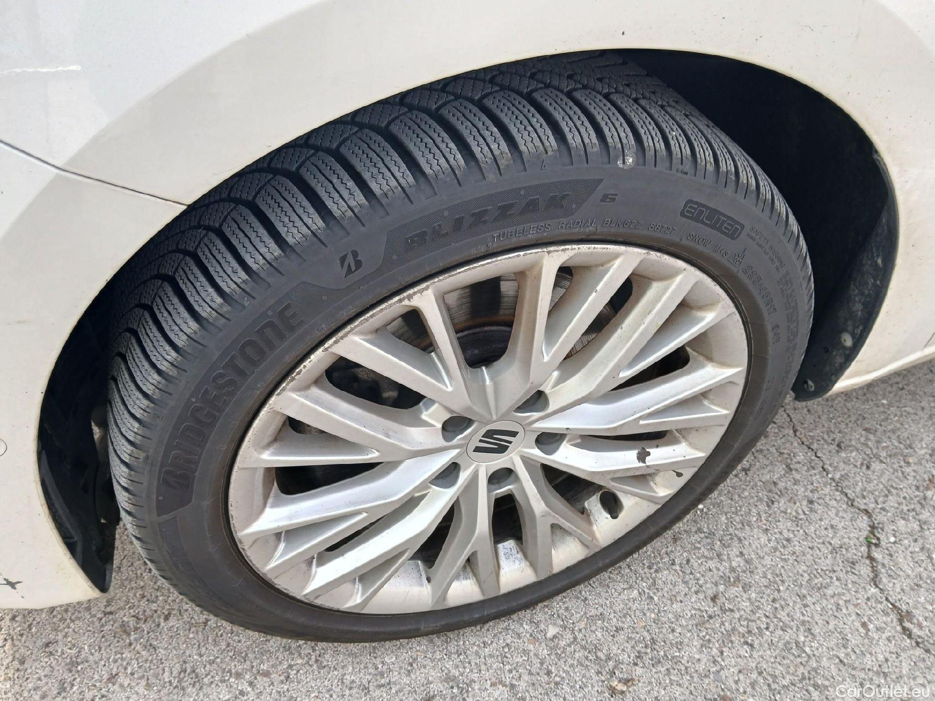  Seat  Leon SEAT Nuevo León / 2020 / 5P / familiar SP 1.4 e-Hybrid DSG S&S Xcellence Go L #17