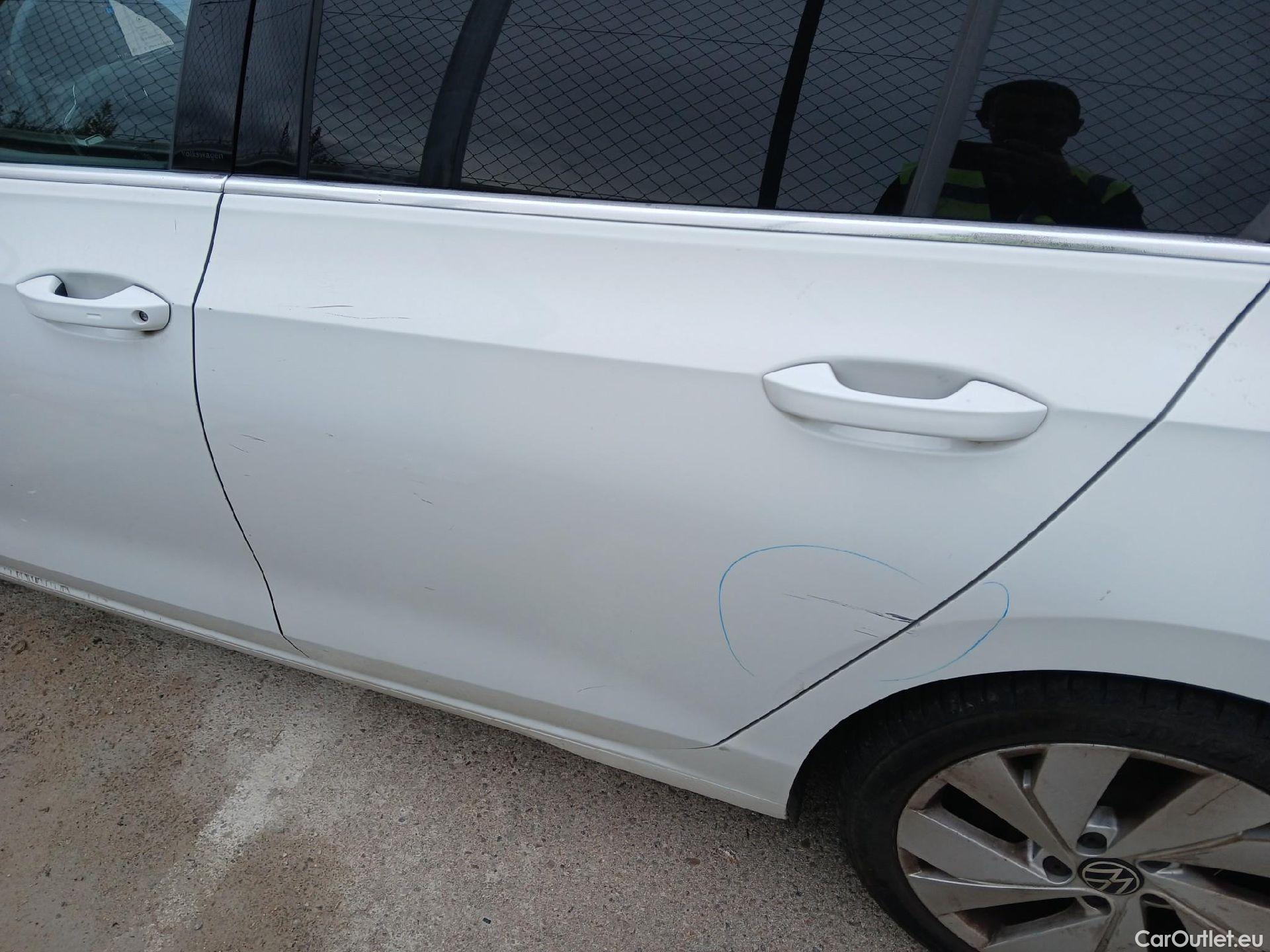  Volkswagen  Golf  VOLKSWAGEN / 2020 / 5P / berlina con portón Style 1.5 eTSI 110kW (150CV) DSG #15