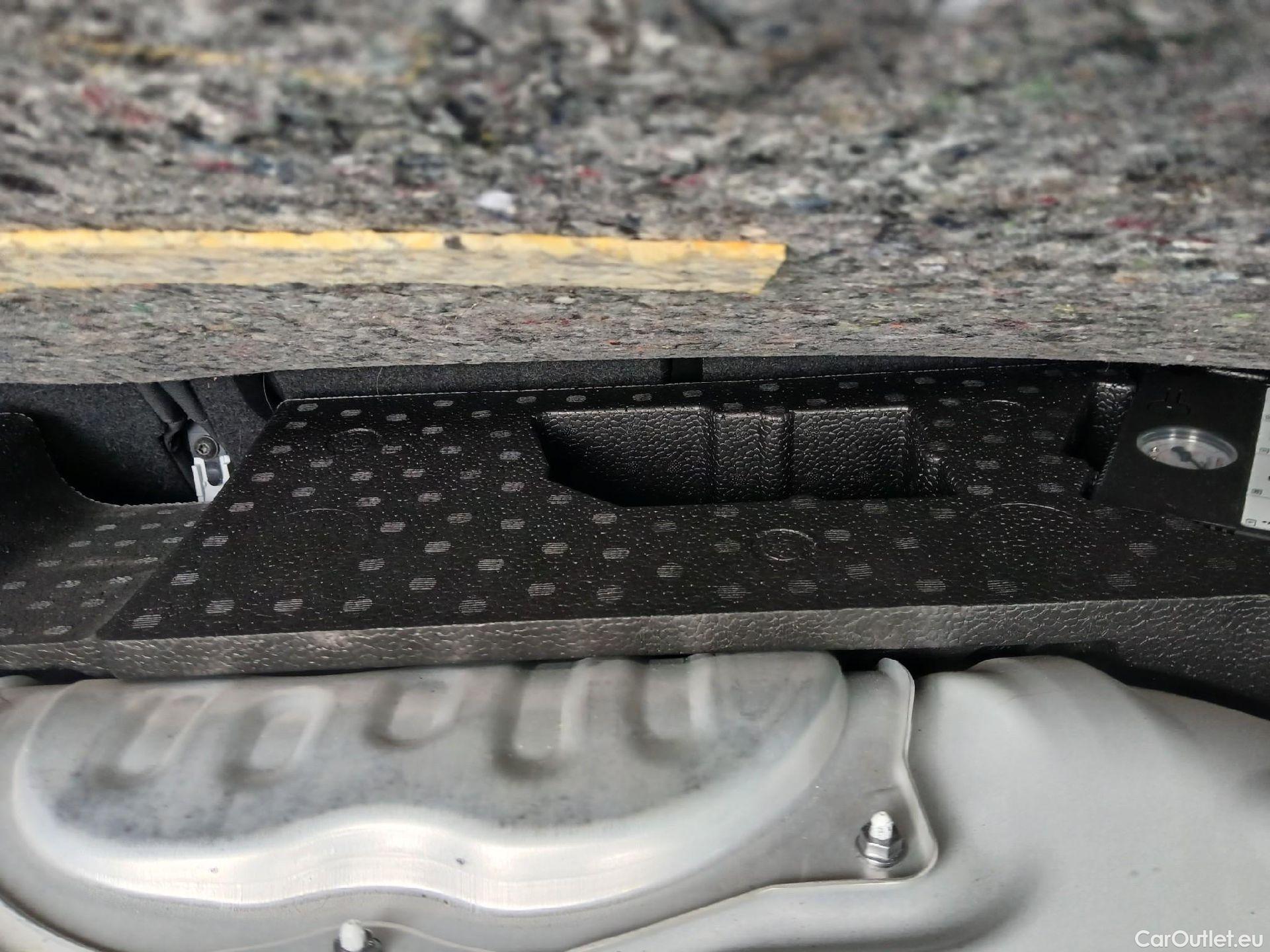  Seat  Leon SEAT Nuevo León / 2020 / 5P / familiar SP 1.4 e-Hybrid DSG S&S Xcellence Go L #2