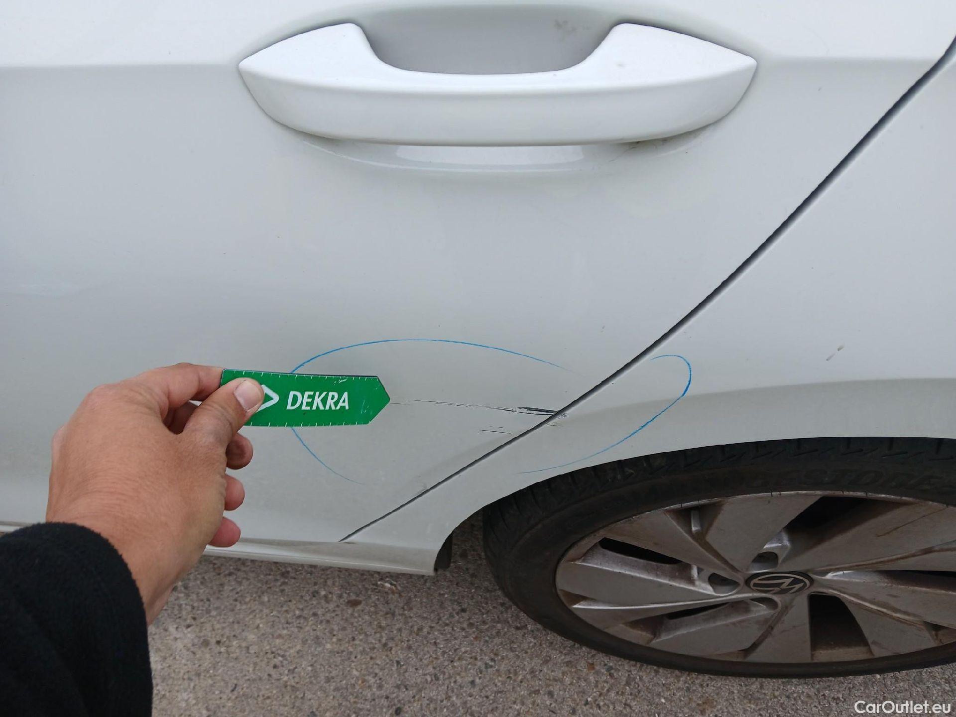  Volkswagen  Golf  VOLKSWAGEN / 2020 / 5P / berlina con portón Style 1.5 eTSI 110kW (150CV) DSG #16