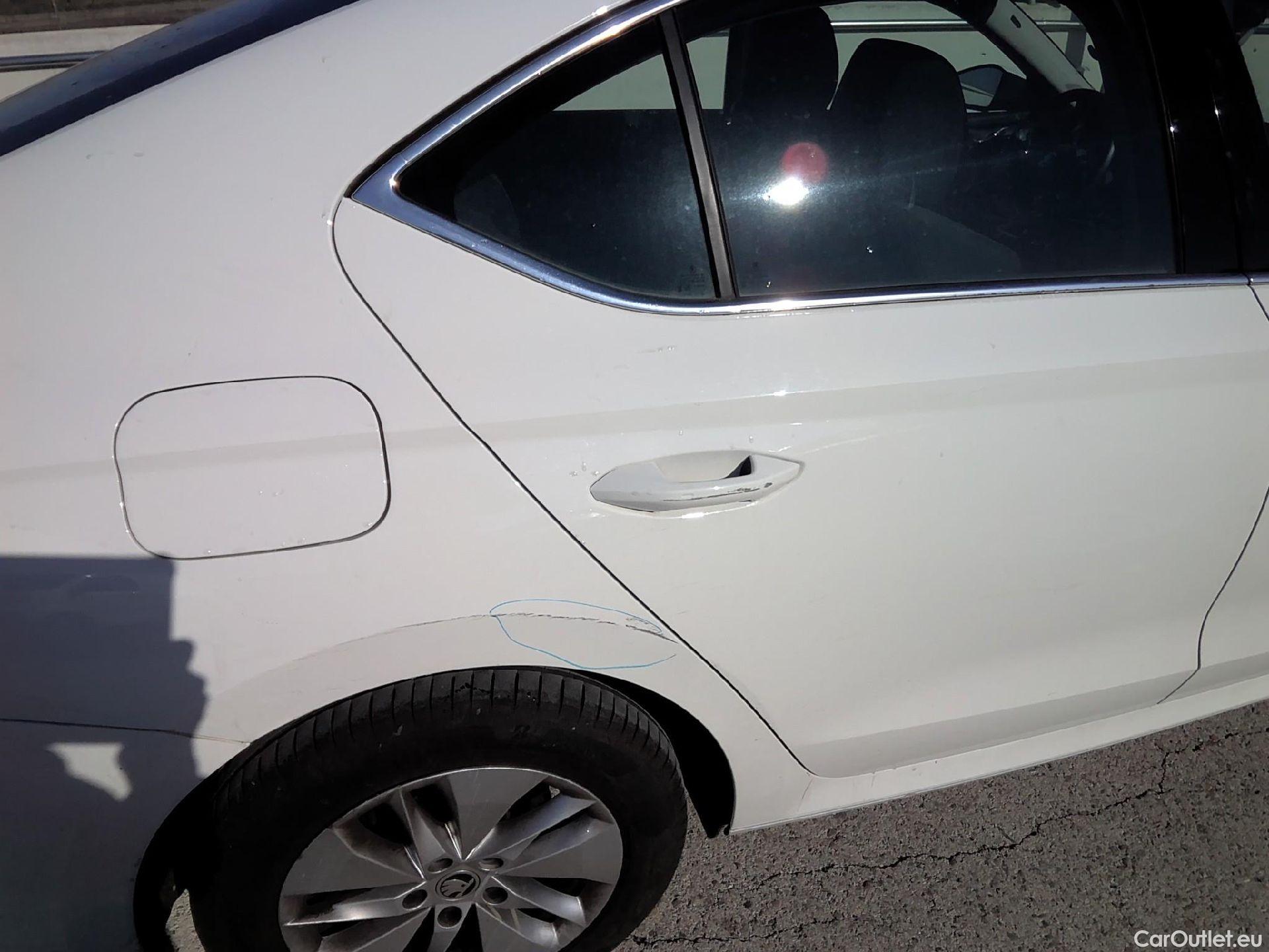  Skoda  Octavia SKODA  / 2020 / 5P / berlina con portón 2.0 TDI 85kW (115 CV) Manual Ambition #32