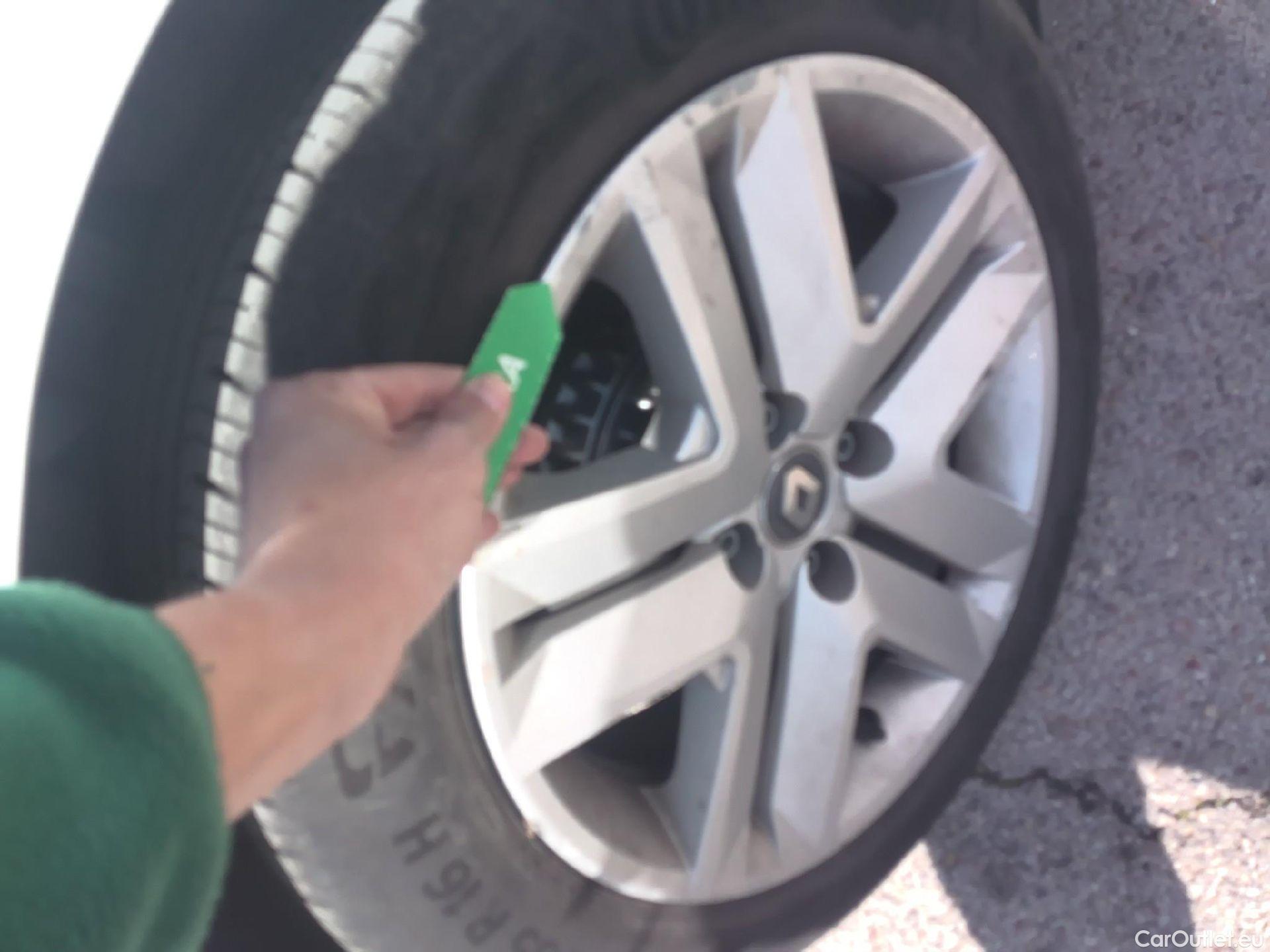  Renault  Clio RENAULT  / 2019 / 5P / berlina con portón Intens TCe 74 kW (100CV) GLP #13