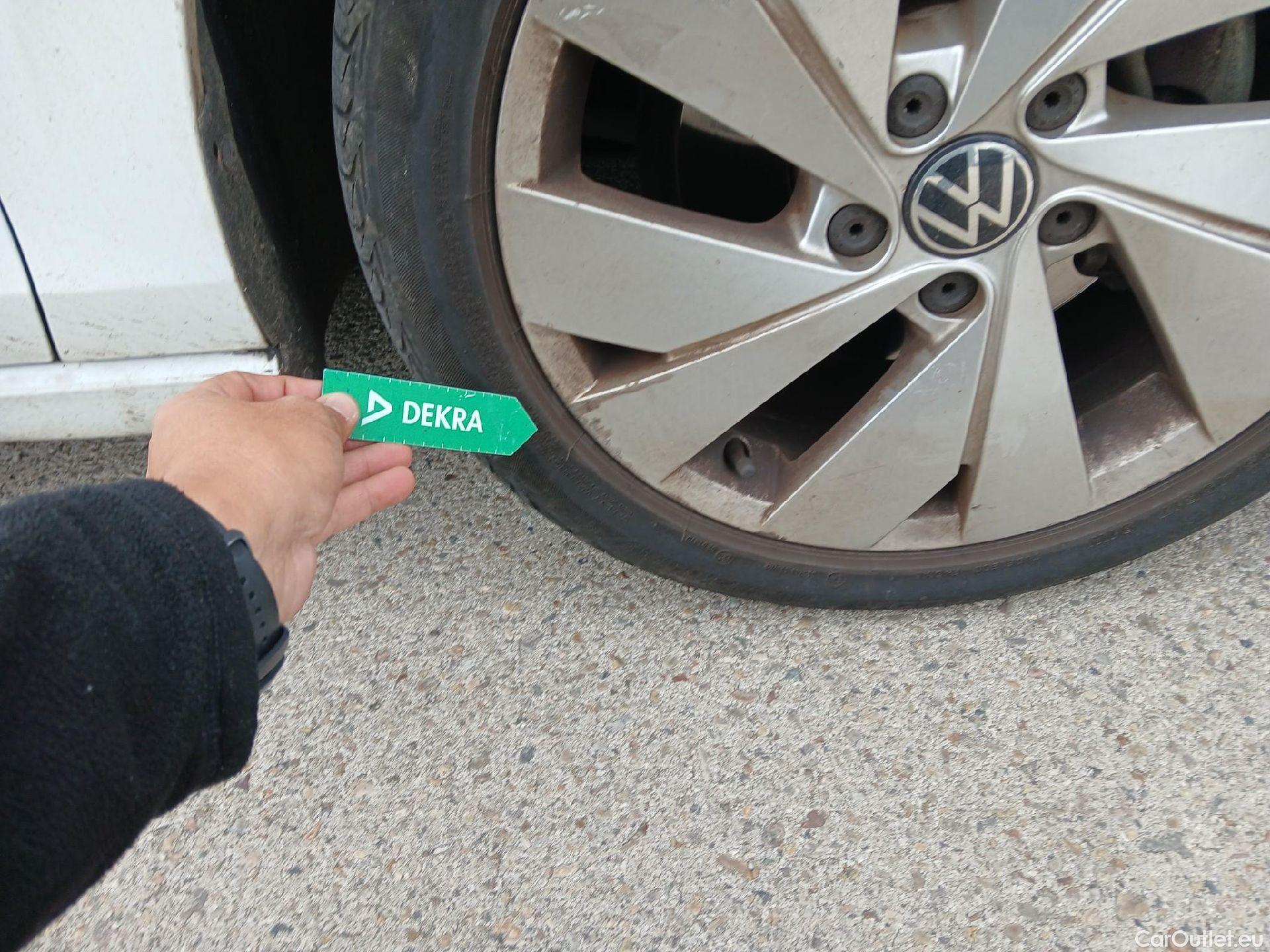  Volkswagen  Golf  VOLKSWAGEN / 2020 / 5P / berlina con portón Style 1.5 eTSI 110kW (150CV) DSG #7