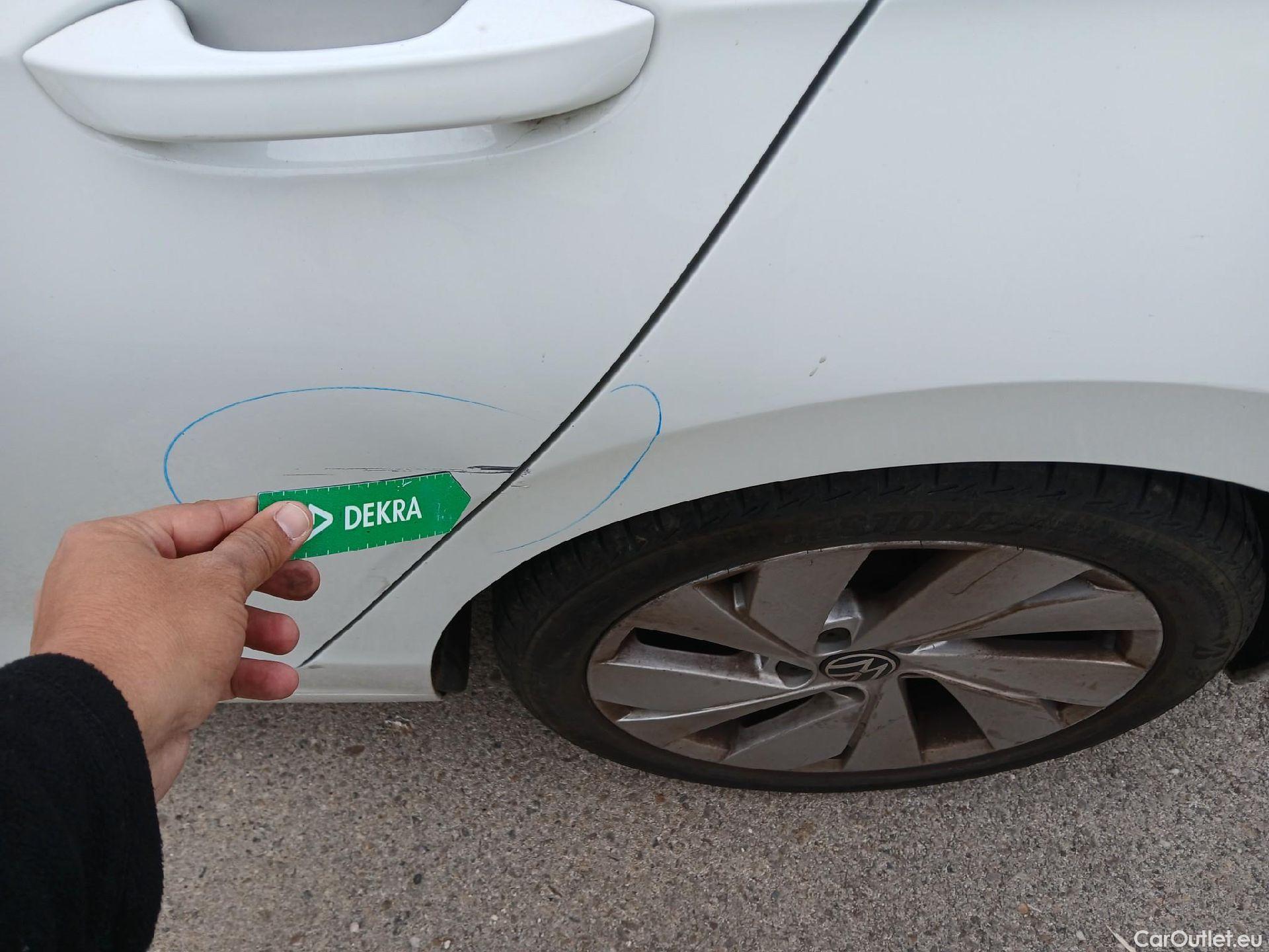  Volkswagen  Golf  VOLKSWAGEN / 2020 / 5P / berlina con portón Style 1.5 eTSI 110kW (150CV) DSG #17