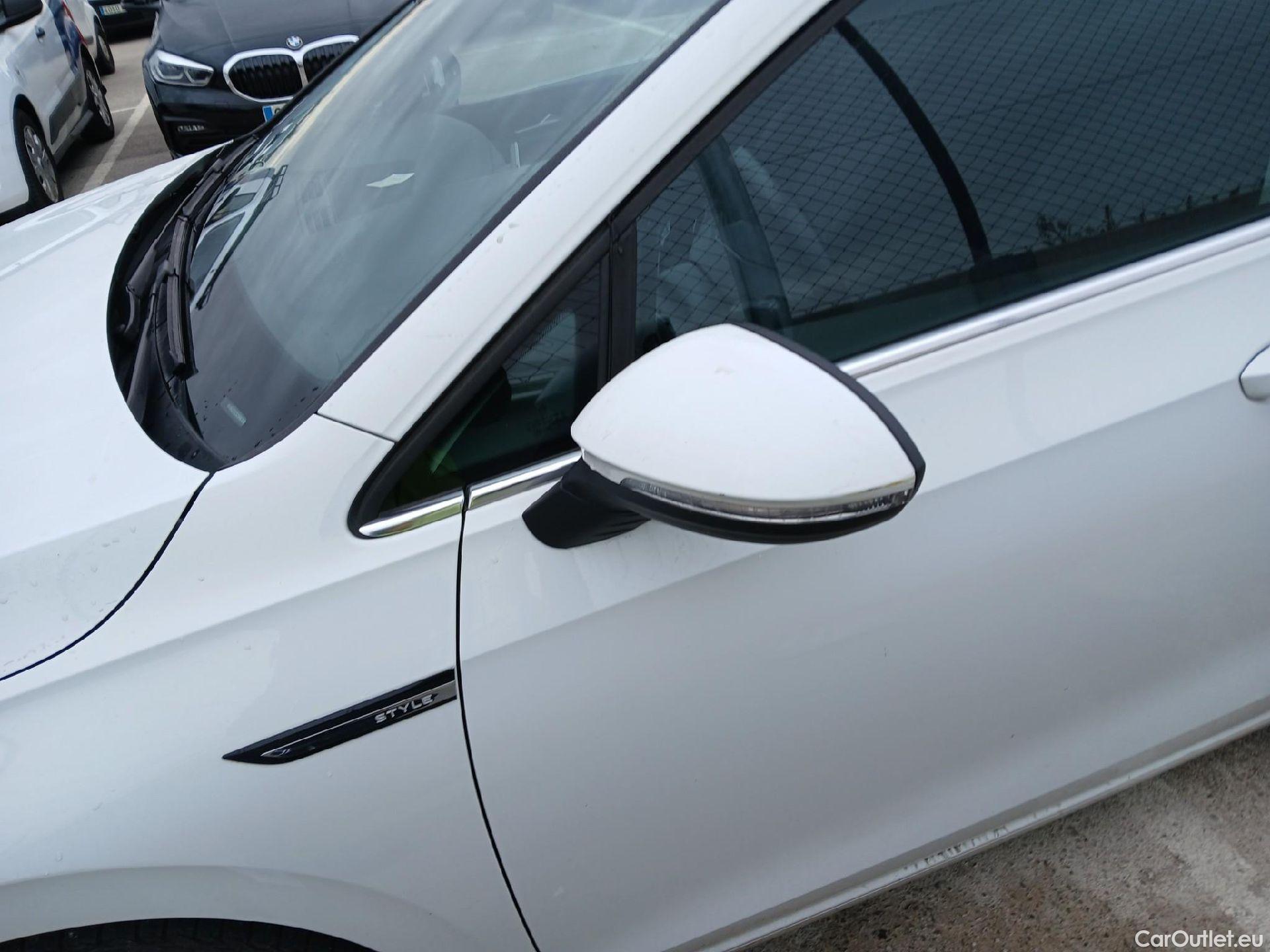  Volkswagen  Golf  VOLKSWAGEN / 2020 / 5P / berlina con portón Style 1.5 eTSI 110kW (150CV) DSG #13