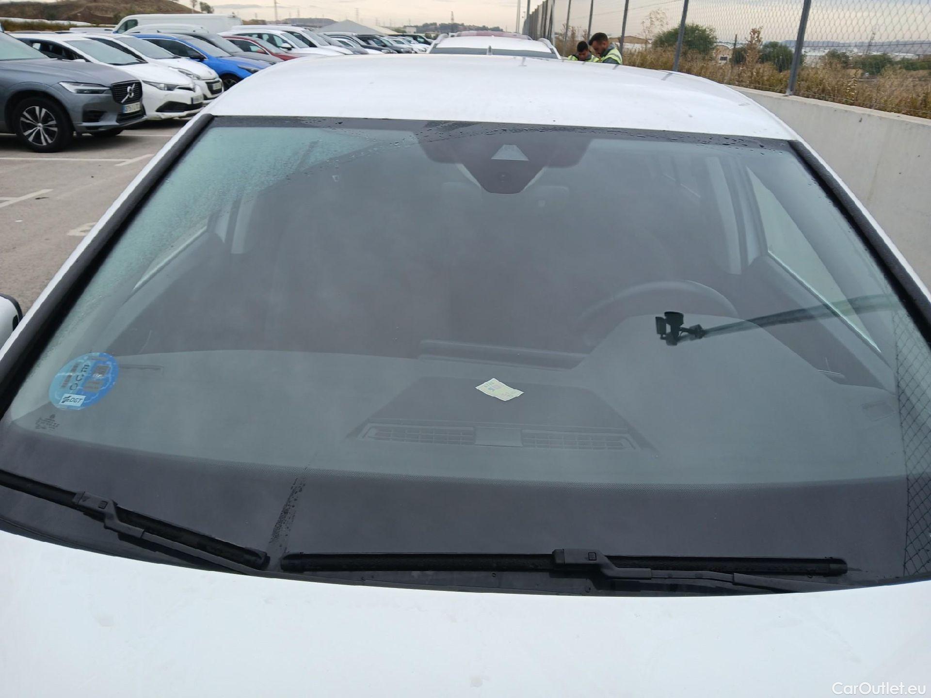  Volkswagen  Golf  VOLKSWAGEN / 2020 / 5P / berlina con portón Style 1.5 eTSI 110kW (150CV) DSG #11