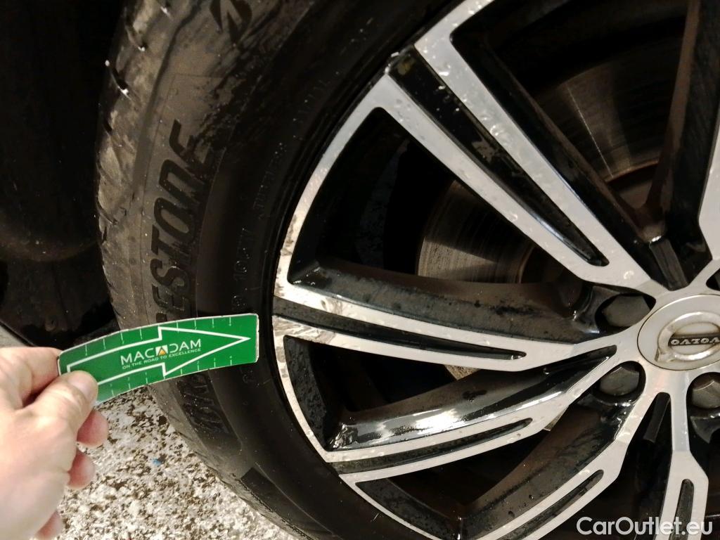  Volvo  XC60 VOLVO  / 2017 / 5P / todoterreno 2.0 T8 AWD Inscription Auto #4