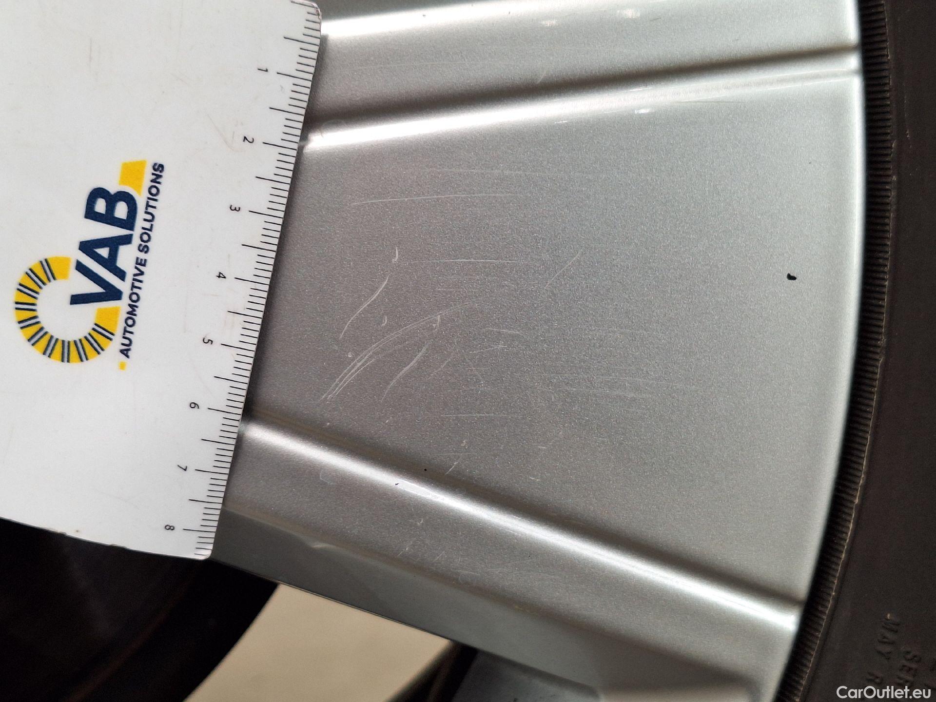  Volvo  XC 40 Volvo, XC40 '17, Volvo XC40 T2 Momentum Core 5d #25