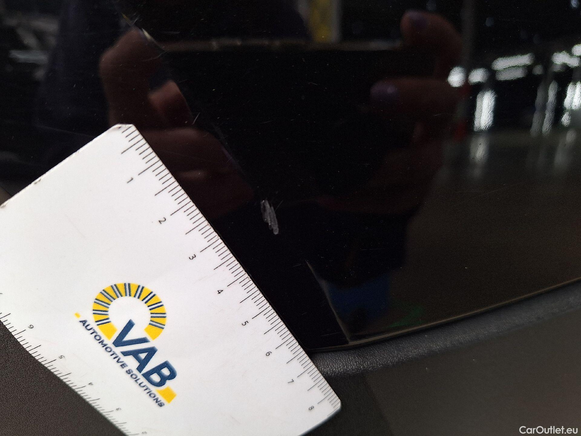  Volvo  XC 40 Volvo, XC40 '17, Volvo XC40 T2 Momentum Core 5d #28