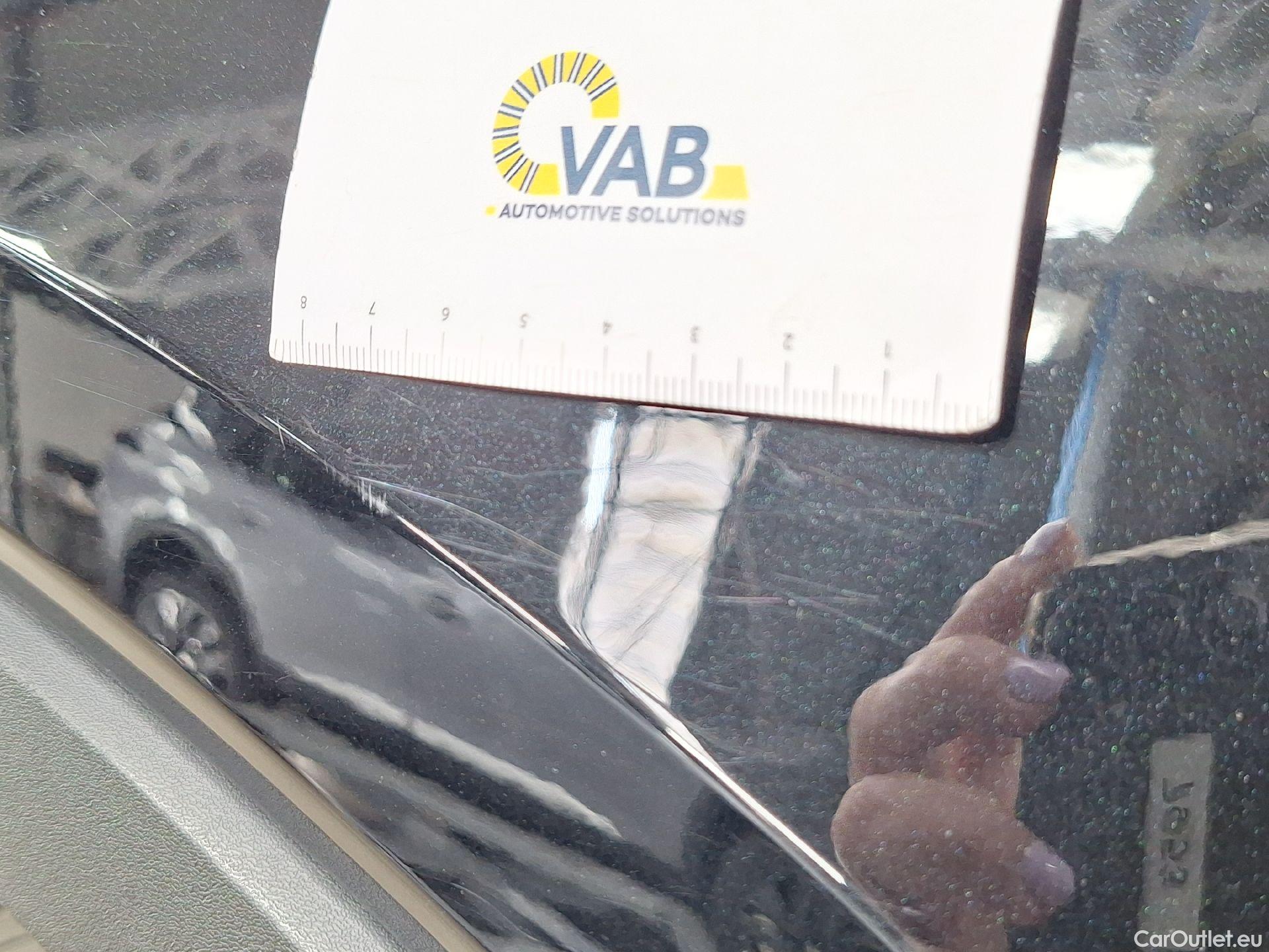  Volvo  XC 40 Volvo, XC40 '17, Volvo XC40 T2 Momentum Core 5d #49