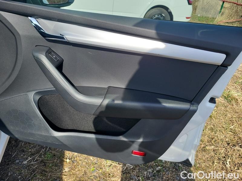 Skoda  Octavia  Combi  (5E5)(03.2017->)  Com TDI 110 Ambition #13