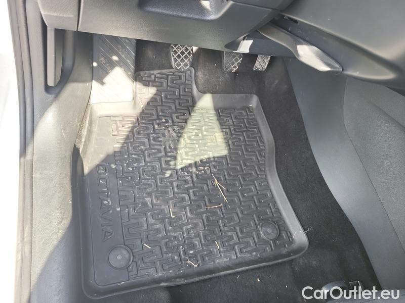  Skoda  Octavia  Combi  (5E5)(03.2017->)  Com TDI 110 Ambition #2