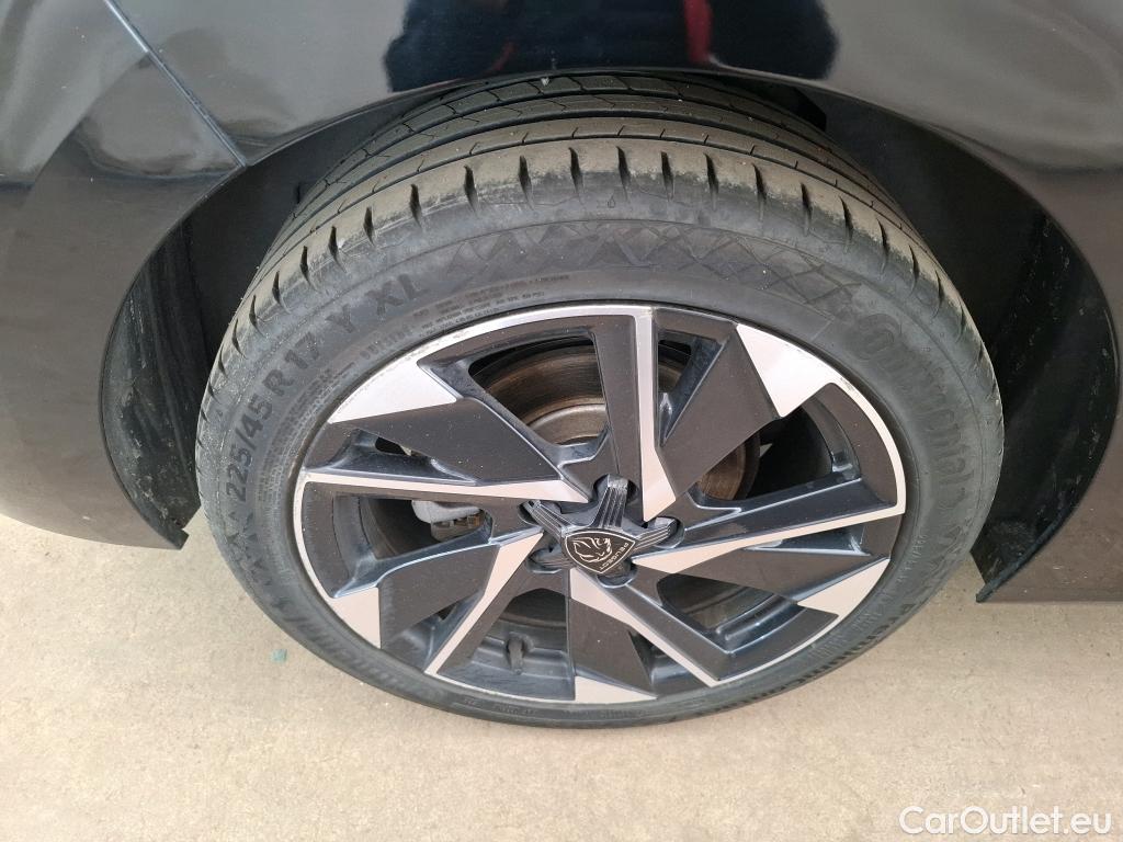  Peugeot  308  Allure Pack 1.2 PureTech 130CV BVA8 E6d #18