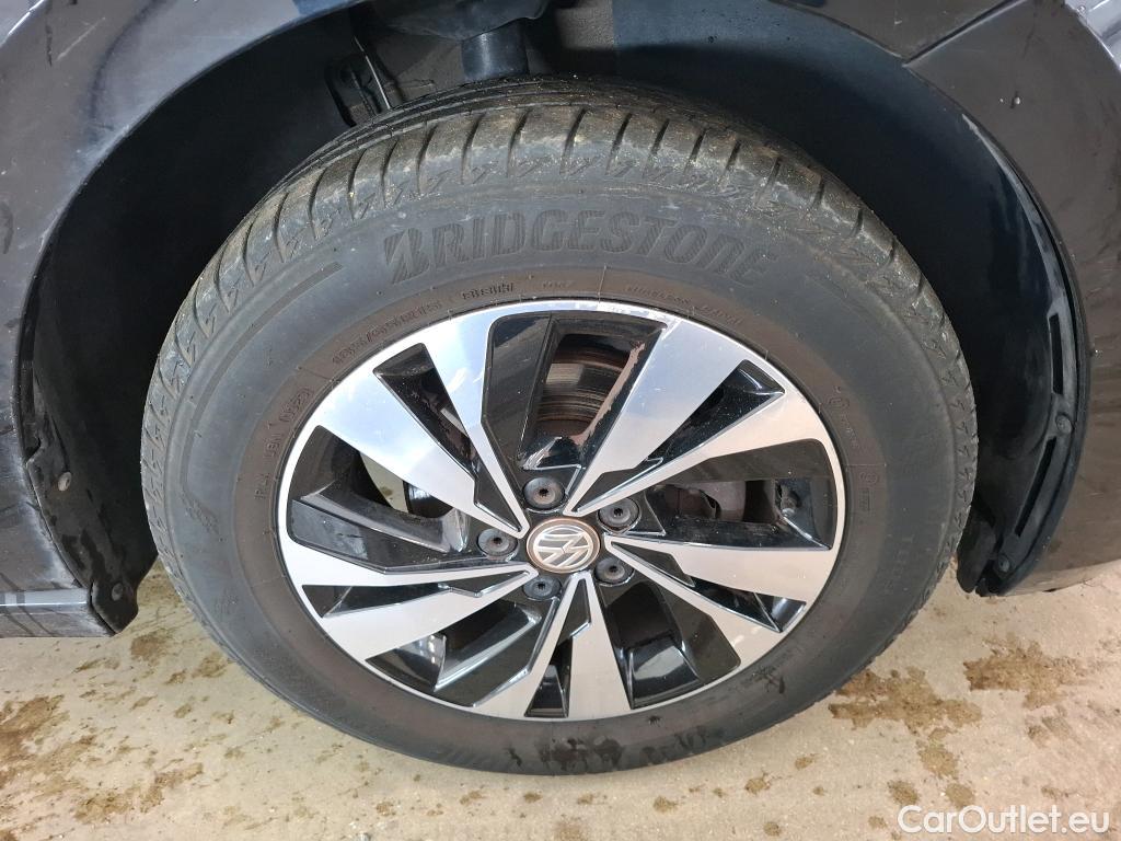  Volkswagen  Polo VOLKSWAGEN  / 2017 / 5P / Berline 1.0 TSI 95 DSG7 Lounge Business #42