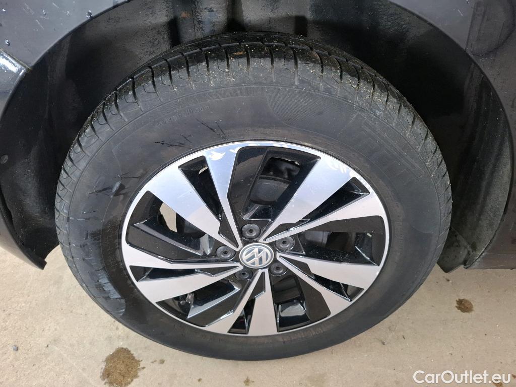  Volkswagen  Polo VOLKSWAGEN  / 2017 / 5P / Berline 1.0 TSI 95 DSG7 Lounge Business #48