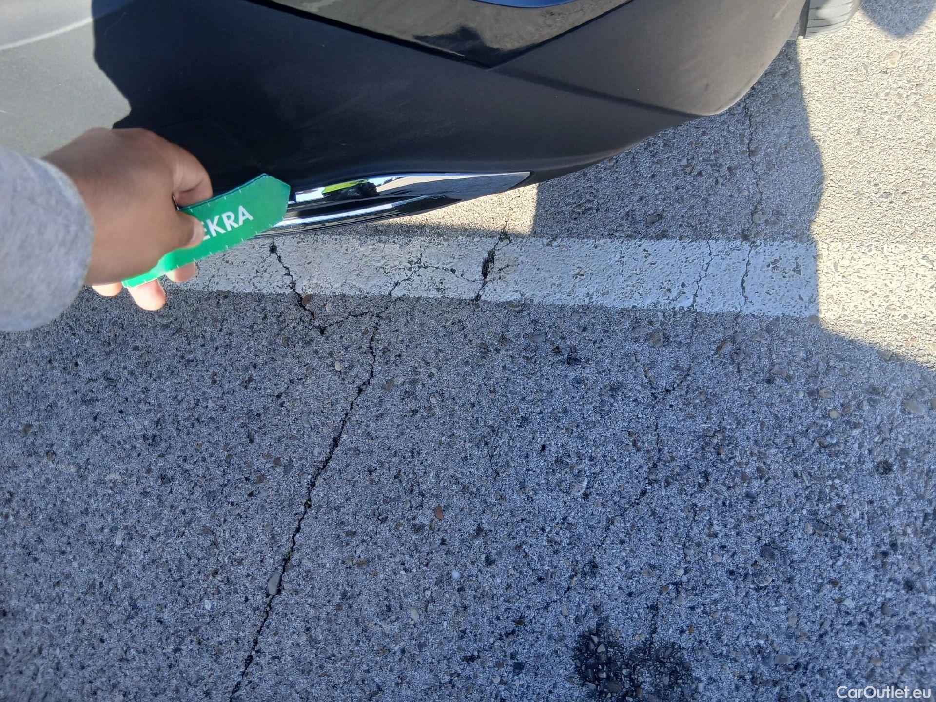  Toyota  C-HR TOYOTA  / 2019 / 5P / todoterreno 2.0 180H Advance #16