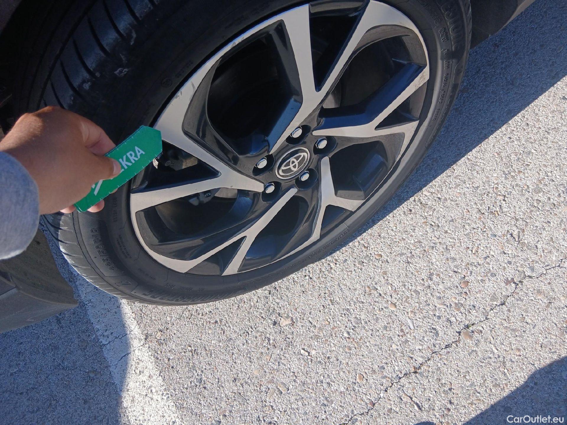  Toyota  C-HR TOYOTA  / 2019 / 5P / todoterreno 2.0 180H Advance #19