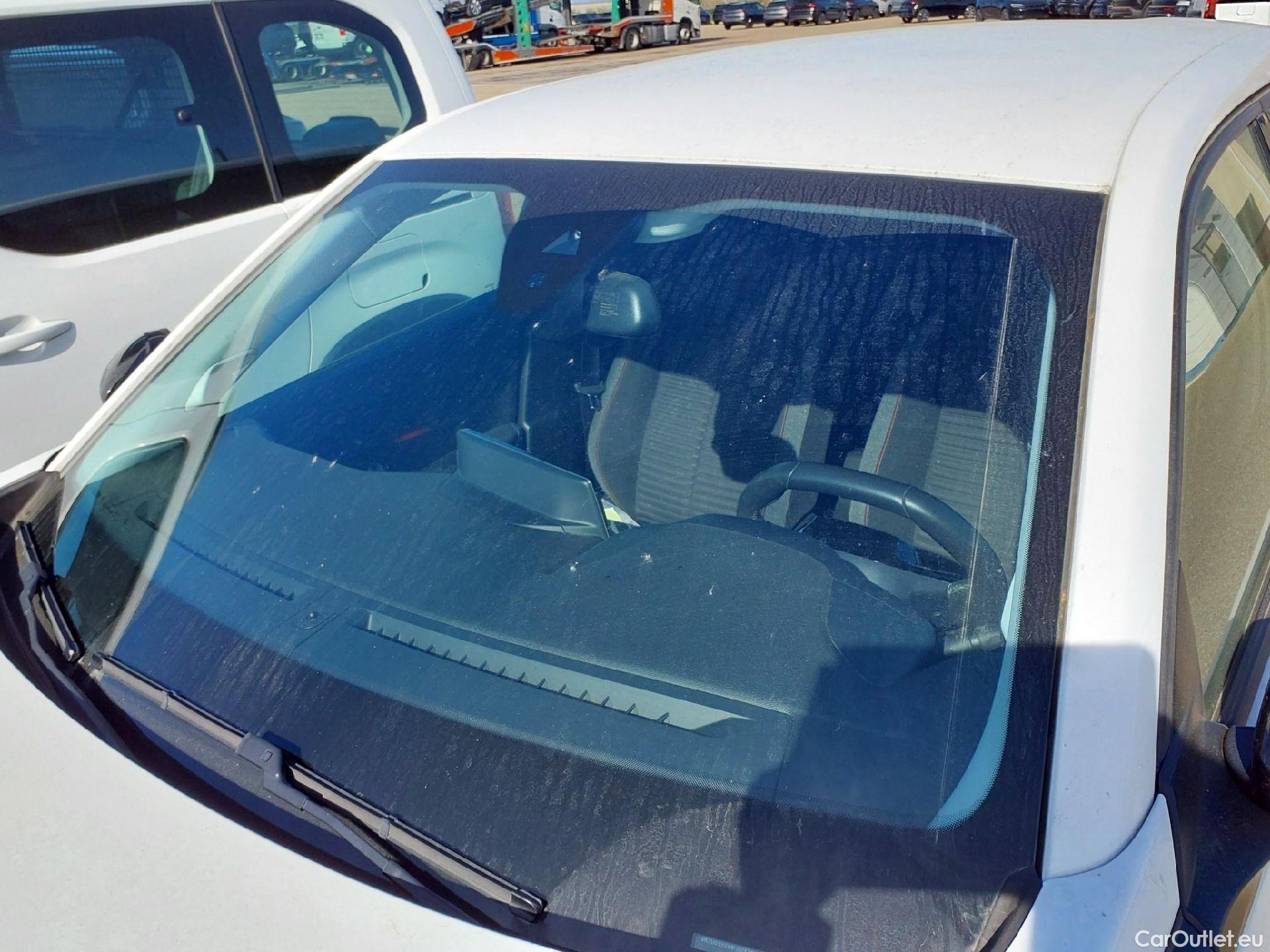  Peugeot  2008 PEUGEOT  / 2019 / 5P / todoterreno Active Pack BlueHDI 81kW (110CV) #25