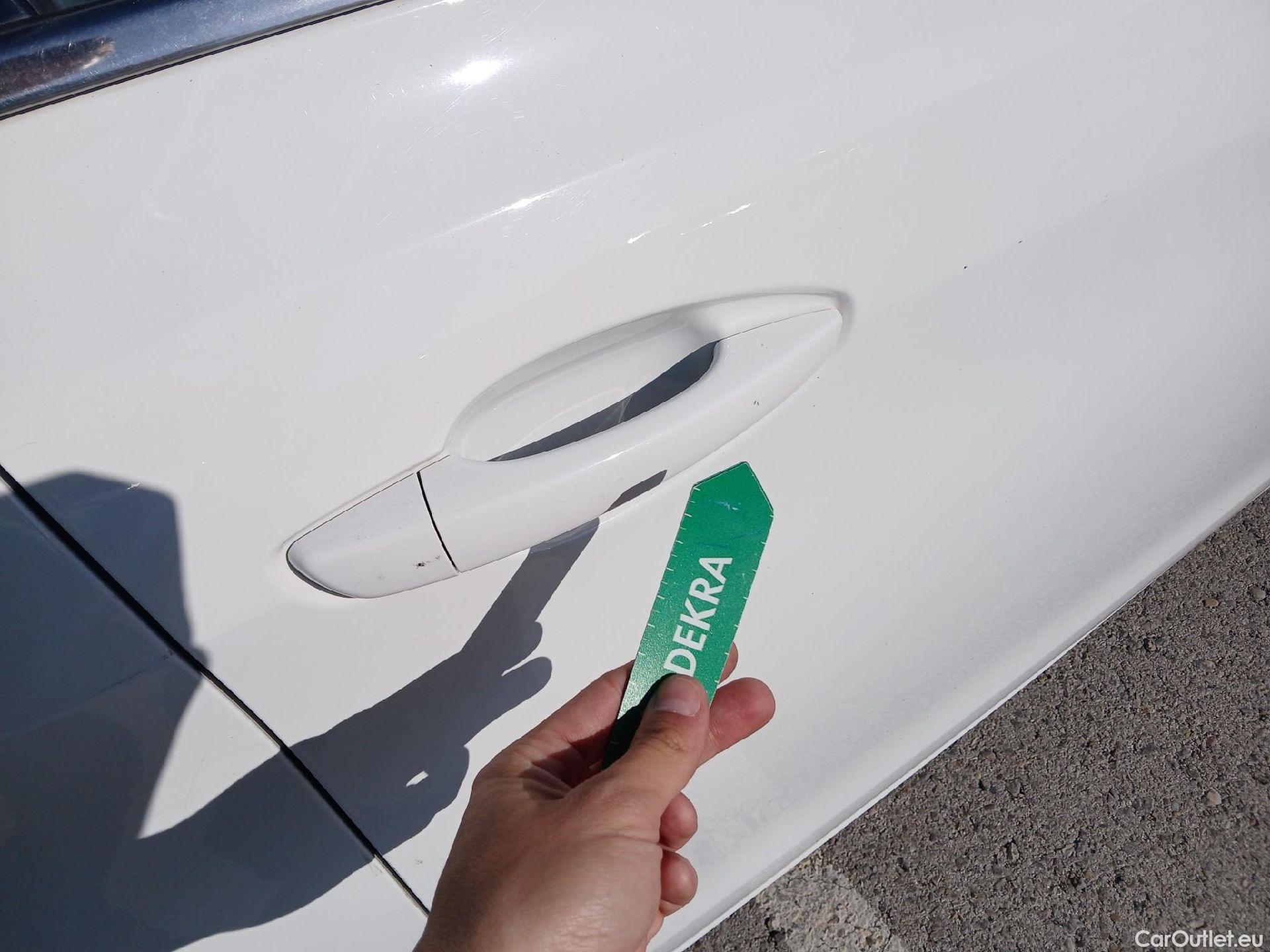  Peugeot  308 PEUGEOT  / 2017 / 5P / berlina con portón 5p Allure PureTech 130 S&S (CX) #34