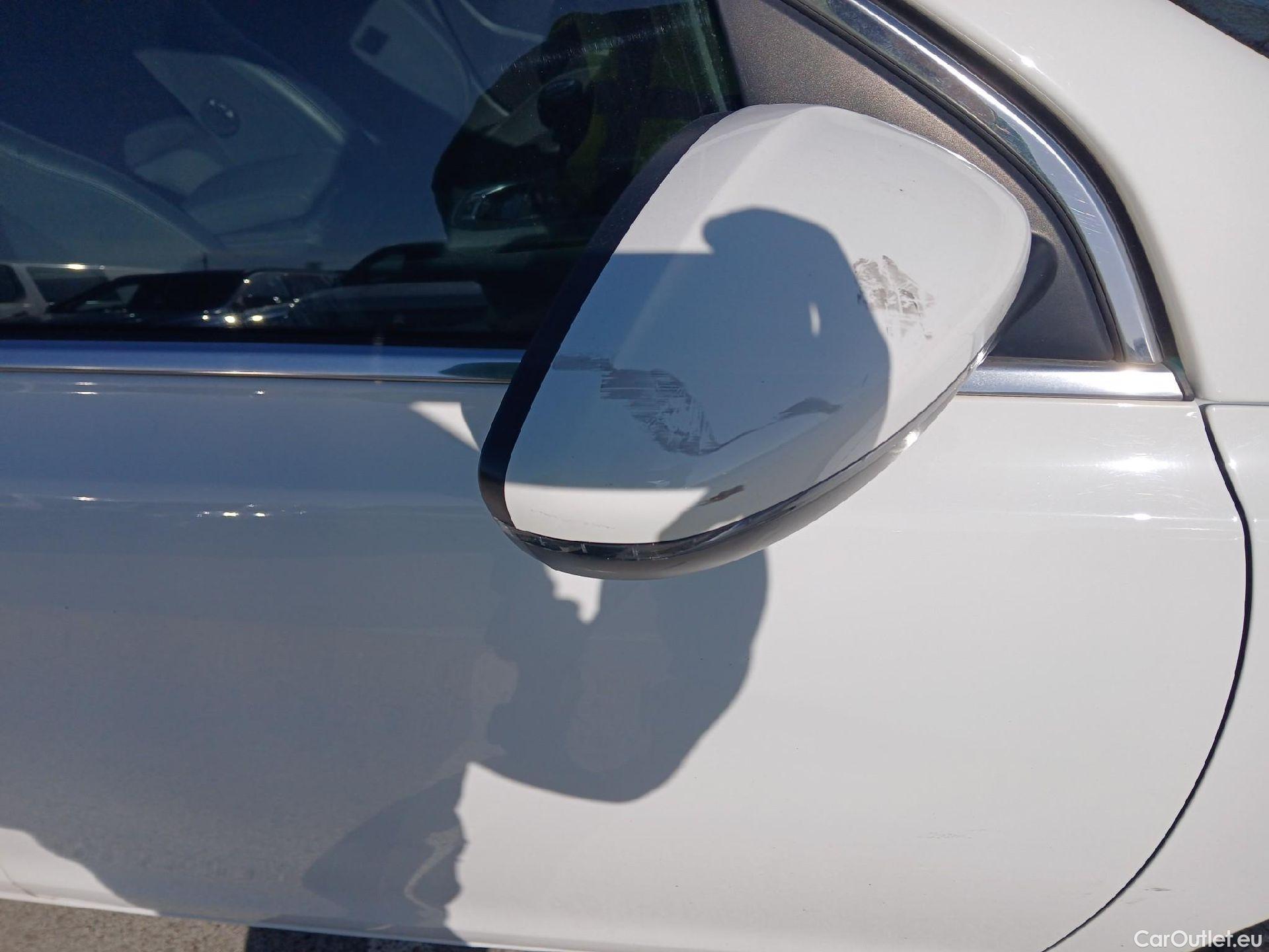  Peugeot  308 PEUGEOT  / 2017 / 5P / berlina con portón 5p Allure PureTech 130 S&S (CX) #36