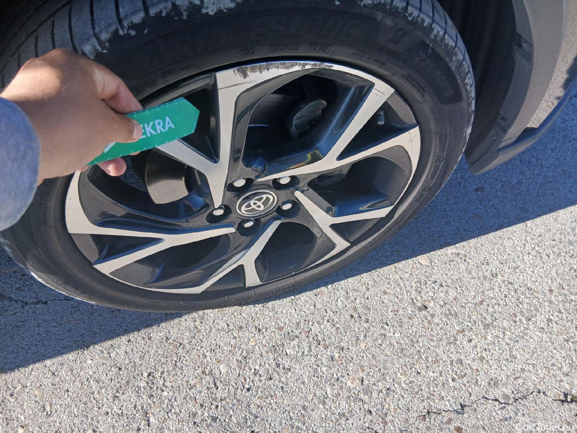  Toyota  C-HR TOYOTA  / 2019 / 5P / todoterreno 2.0 180H Advance #22