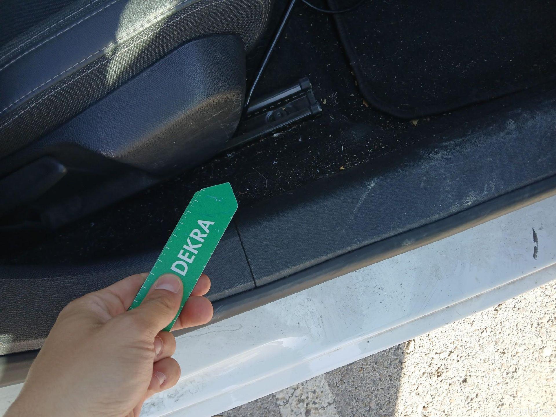  Peugeot  308 PEUGEOT  / 2017 / 5P / berlina con portón 5p Allure PureTech 130 S&S (CX) #5