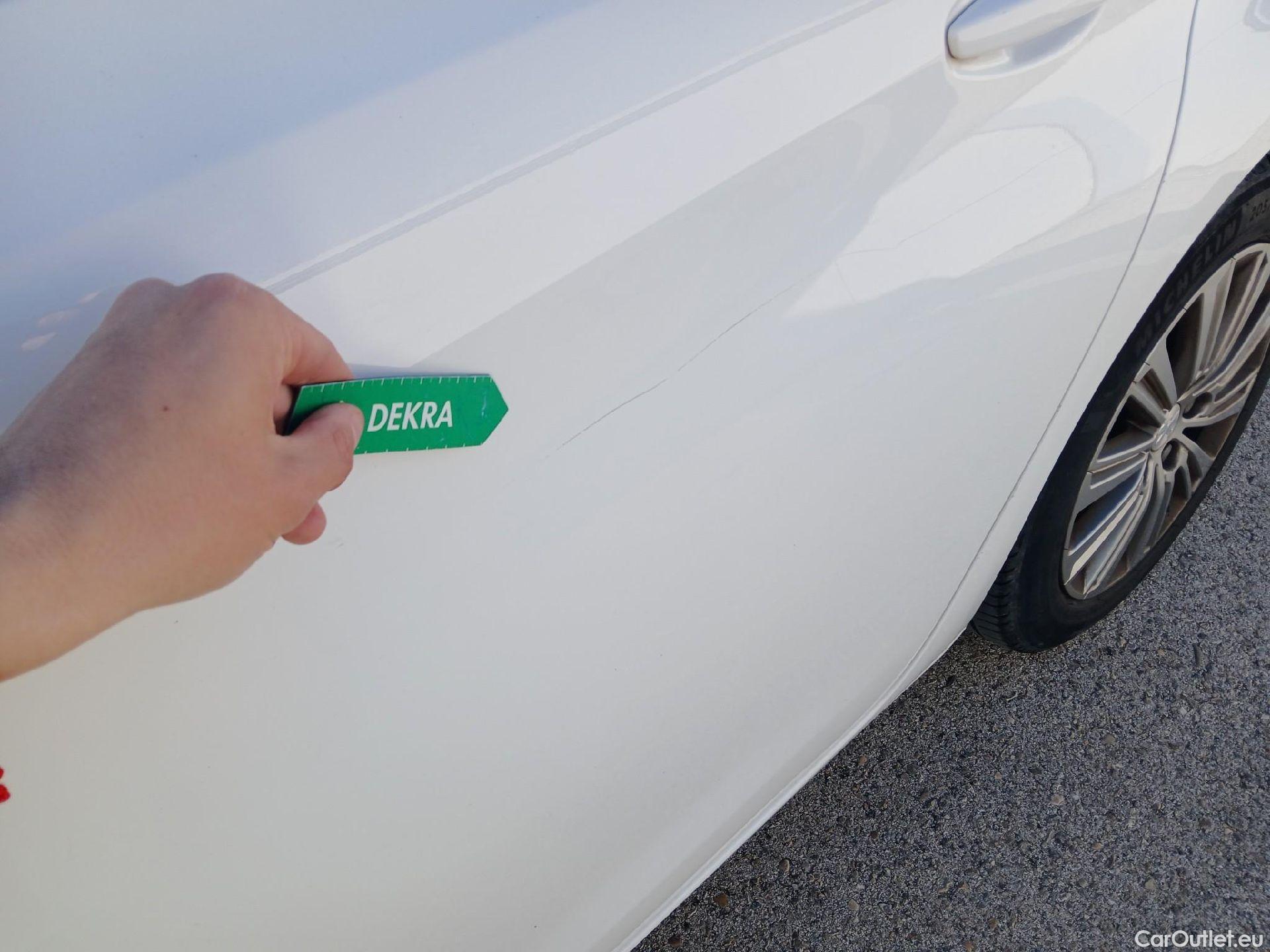  Peugeot  308 PEUGEOT  / 2017 / 5P / berlina con portón 5p Allure PureTech 130 S&S (CX) #25