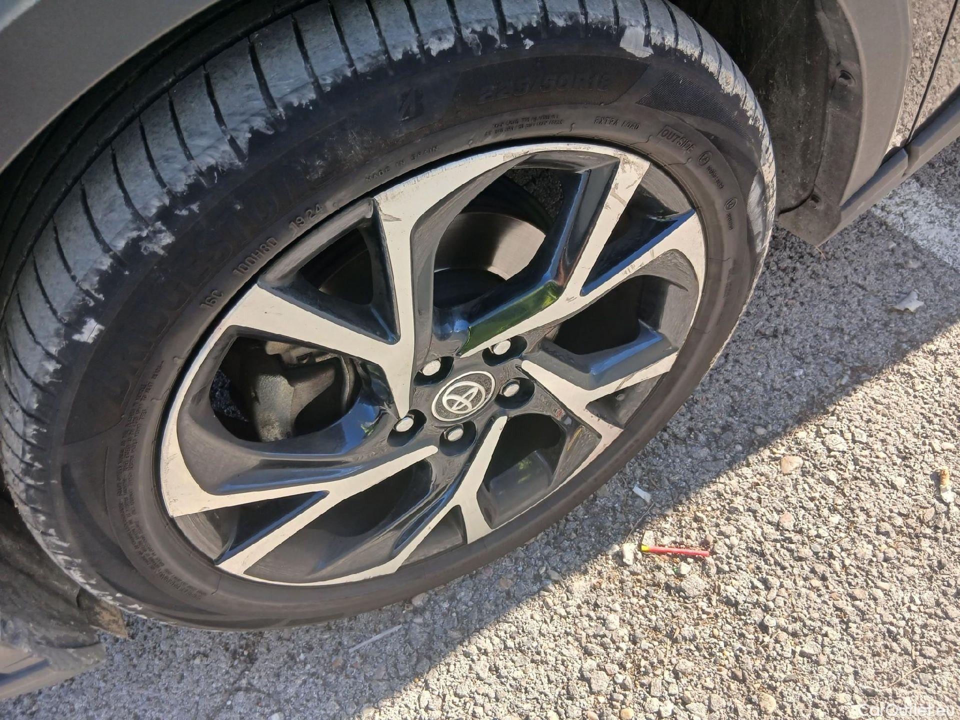  Toyota  C-HR TOYOTA  / 2019 / 5P / todoterreno 2.0 180H Advance #8